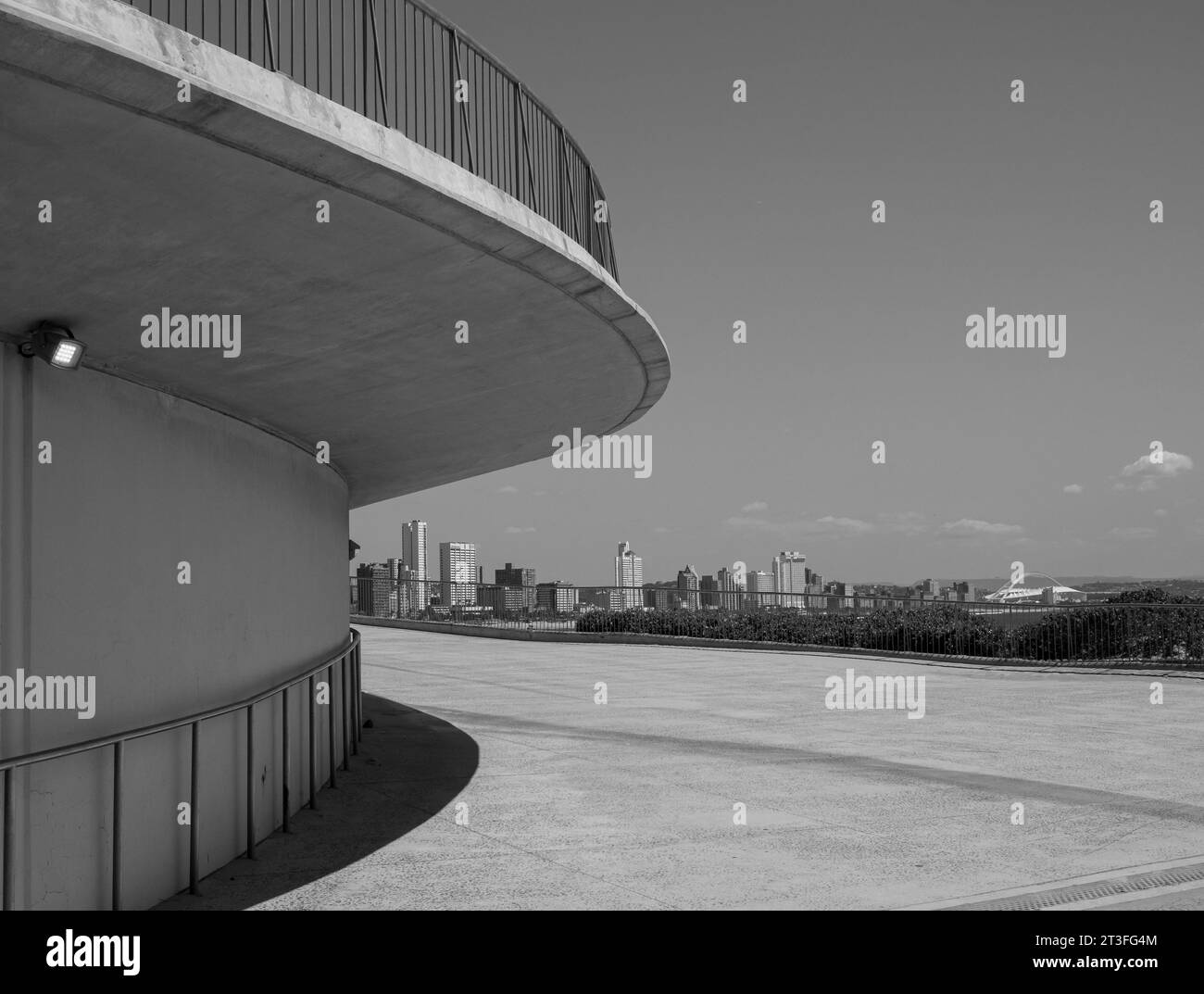 Blick auf die Skyline von Durban von der südlichen Promenade, Südafrika 2023. Stockfoto