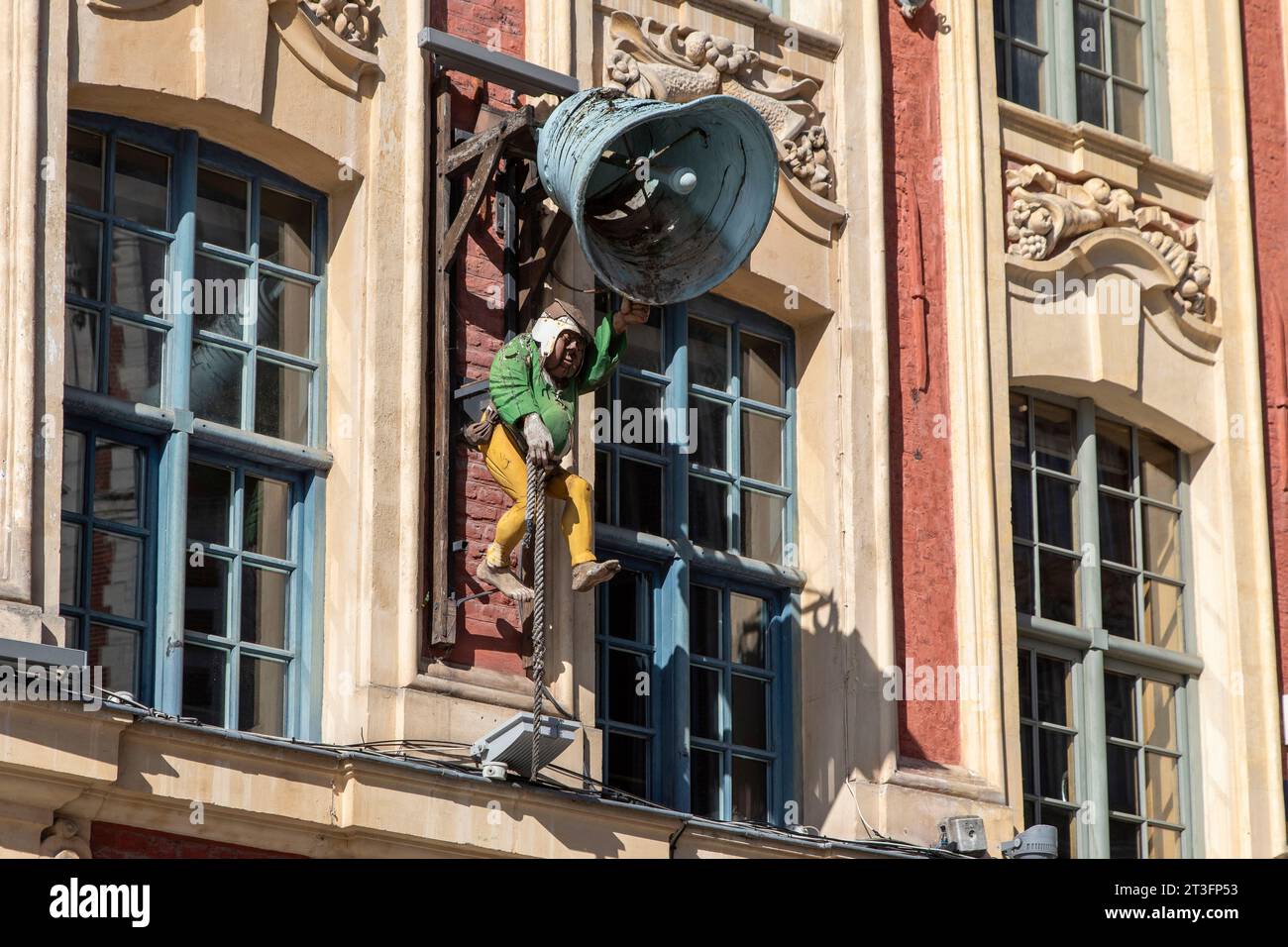 Frankreich, Nord, Lille, Theaterplatz, mittelalterlicher Glockenläuter des Restaurants la cloche Stockfoto