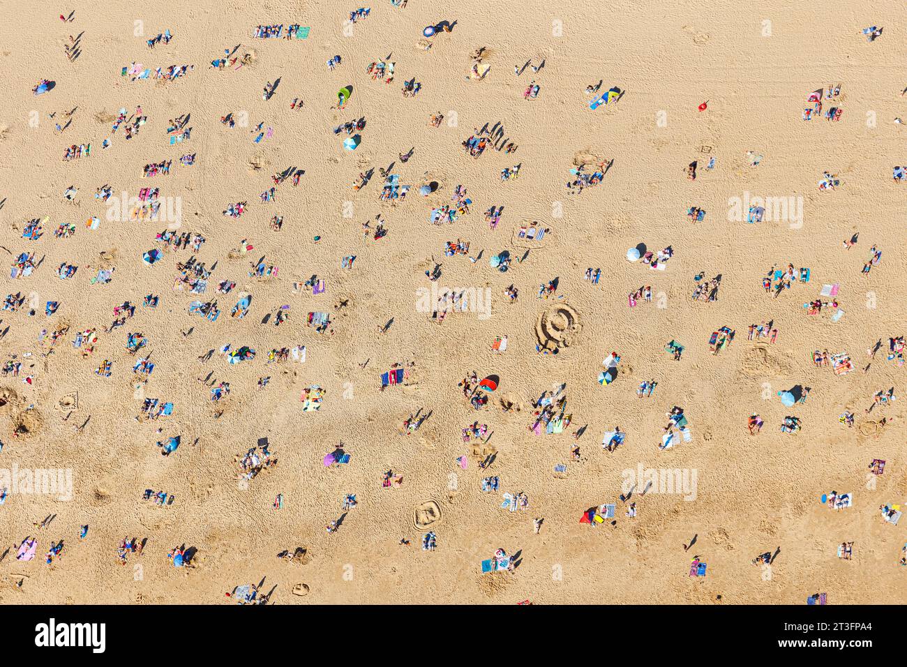 Frankreich, Charente Maritime, Les Mathes, Strand Pointe de la Coubre im Sommer (aus der Vogelperspektive) Stockfoto