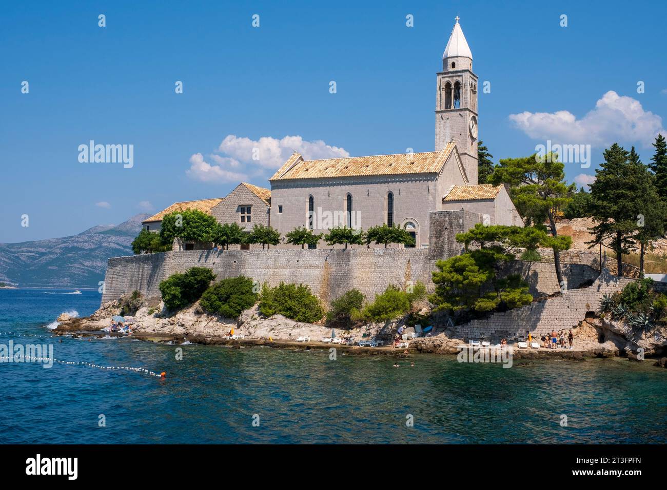 Kroatien, Dalmatien, die Inseln der Elaphiten, die Insel Lopud, die Kirche der Heiligen Maria und das Franziskanerkloster Stockfoto