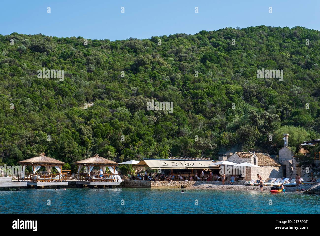 Kroatien, Dalmatien, Elaphiten-Inseln, Insel Sipan, Privatstrand des luxuriösen Restaurants Bowa, das vom Jet-Set frequentiert wird Stockfoto