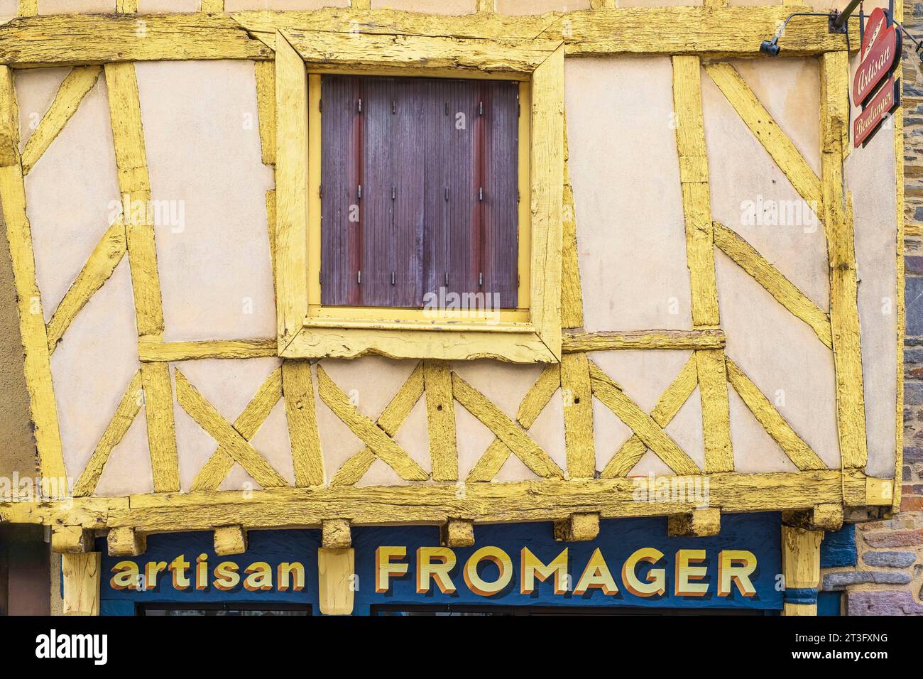 Frankreich, Ille-et-Vilaine, Redon, Fromag'Eric, Käserei in einem mittelalterlichen Fachwerkhaus Stockfoto