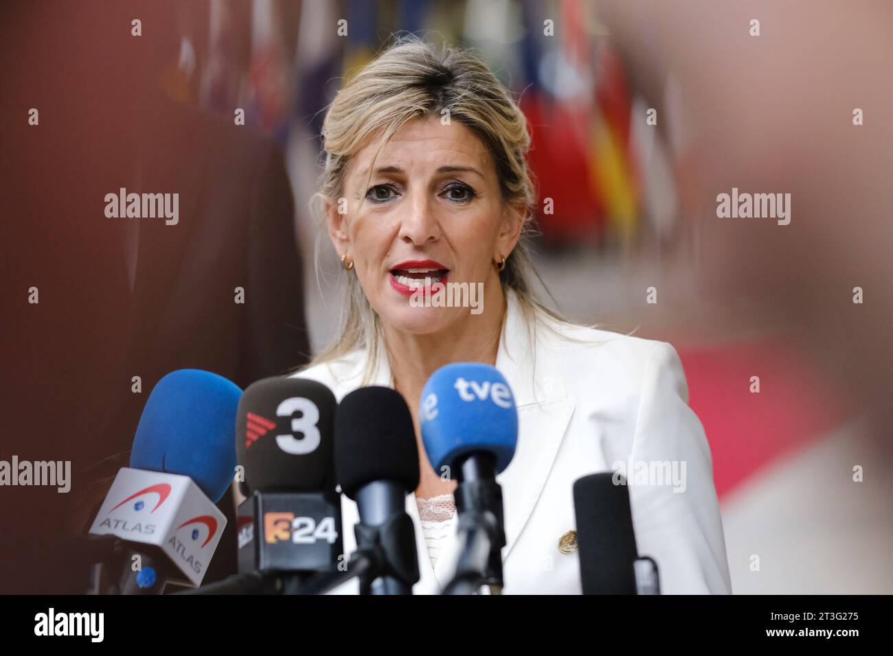 Brüssel, Belgien Oktober 2023. Vor der Tür von Yolanda DIAZ PEREZ, stellvertretender Ministerpräsident Spaniens und Minister für Arbeit und Sozialwirtschaft vor dem Dreigliedrigen Sozialgipfel in Brüssel, Belgien am 25. Oktober 2023. Quelle: ALEXANDROS MICHAILIDIS/Alamy Live News Stockfoto