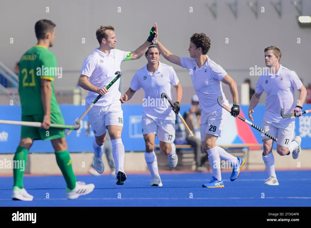 Santiago, Chile. Oktober 2023. GordonJohnston und Taylor Curran vom kanadischen Hockey während der Pan American Games Santiago 2023. Im Estadio Nacional Julio Martínez Prádanos in Santiago. Chile. Quelle: Reinaldo Reginato/FotoArena/Alamy Live News Stockfoto