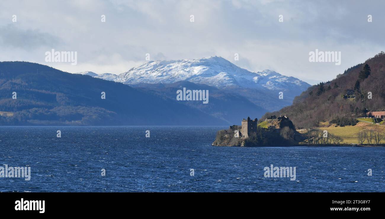 Urquhart Castle, eine der berühmtesten schottischen Burgen, in Loch Ness bei Inverness, Schottland Stockfoto