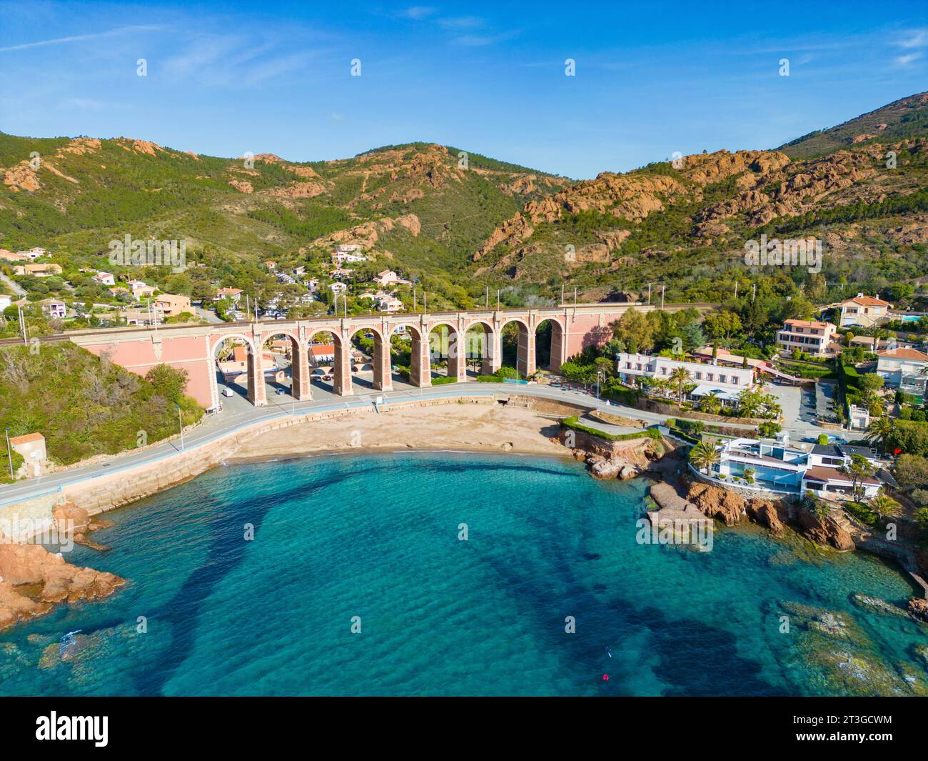 Frankreich, Var, Corniche de l'Esterel oder Corniche d'Or, Saint Raphael, Antheor, calanque d'Antheor, Viadukt (Luftaufnahme) (Luftaufnahme) Stockfoto