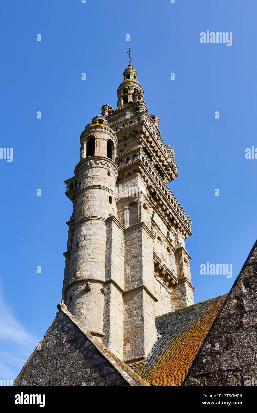 Frankreich, Finistere, Roscoff, Glockenturm der Kirche Notre-Dame de Croas-Batz Stockfoto