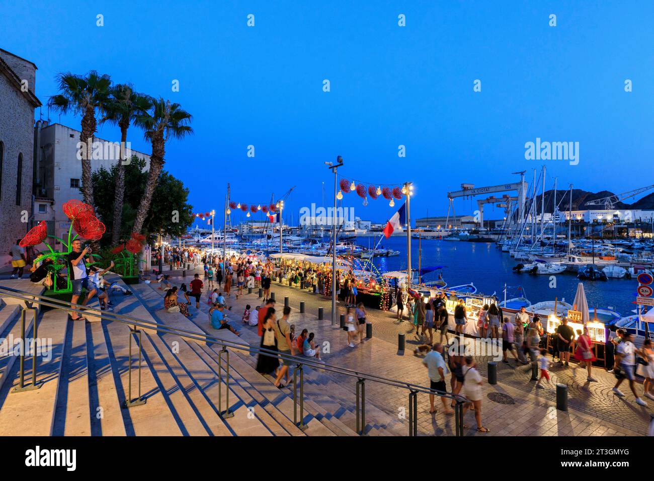 Frankreich, Bouches du Rhone, La Ciotat, der alte Hafen, Quai Ganteaume, Kunsthandwerksmarkt im Sommer Stockfoto