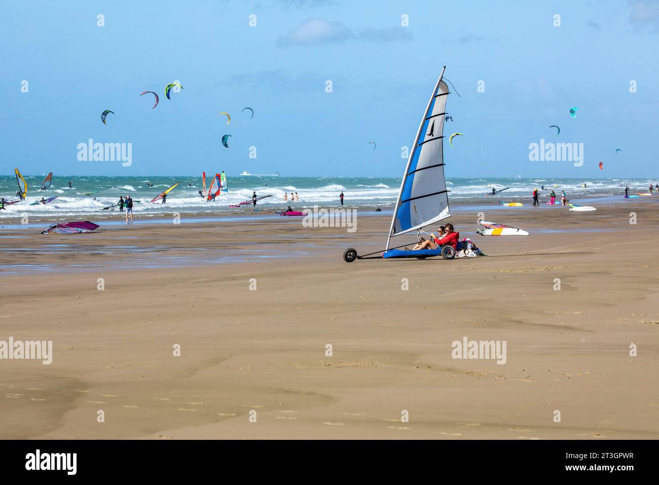 Frankreich, Pas de Calais, Wissant, Segeln, Kitesurfen und Windsurfen Stockfoto