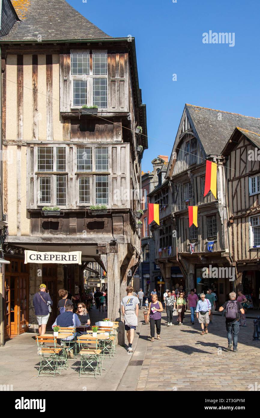 Frankreich, Cotes-d'Armor, Dinan, mittelalterliche Häuser in der Altstadt Stockfoto
