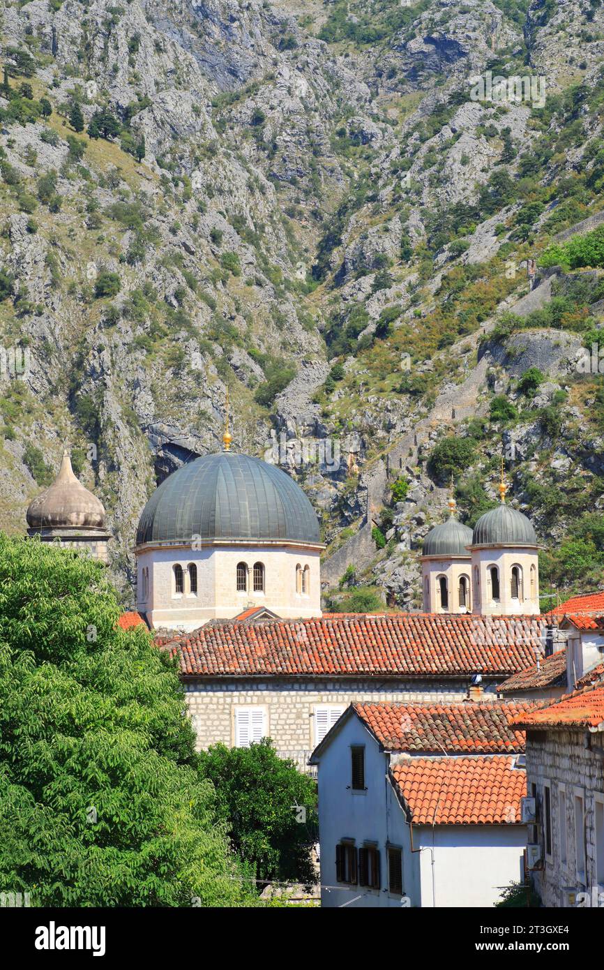 Montenegro, Bucht von Kotor, von der UNESCO zum Weltkulturerbe erklärt, Kotor, serbisch-orthodoxe Kirche des Heiligen Nikolaus von Kotor (1909) in der Altstadt Stockfoto
