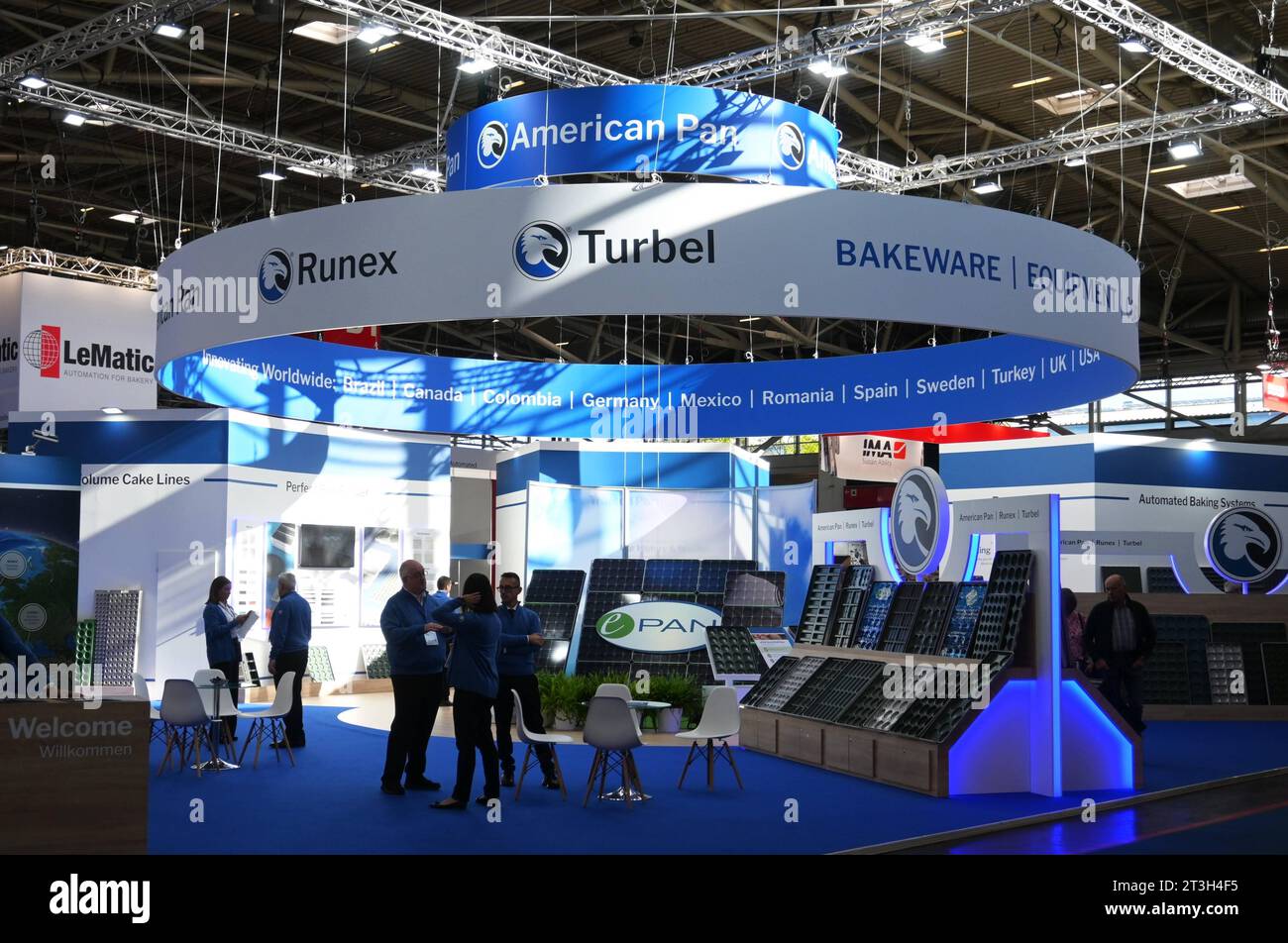 Messe München. Die Internationale Bäckereiausstellung iba, ist die führende Weltmesse für Bäckerei, Konditorei und Snacks. Foto: Messestand der American Pan Company *** München Messe die Internationale Bäckereiausstellung iba ist die führende Weltmesse für Bäckerei, Süßwaren und Snacks Photo American Pan Company Stand. Quelle: Imago/Alamy Live News Stockfoto