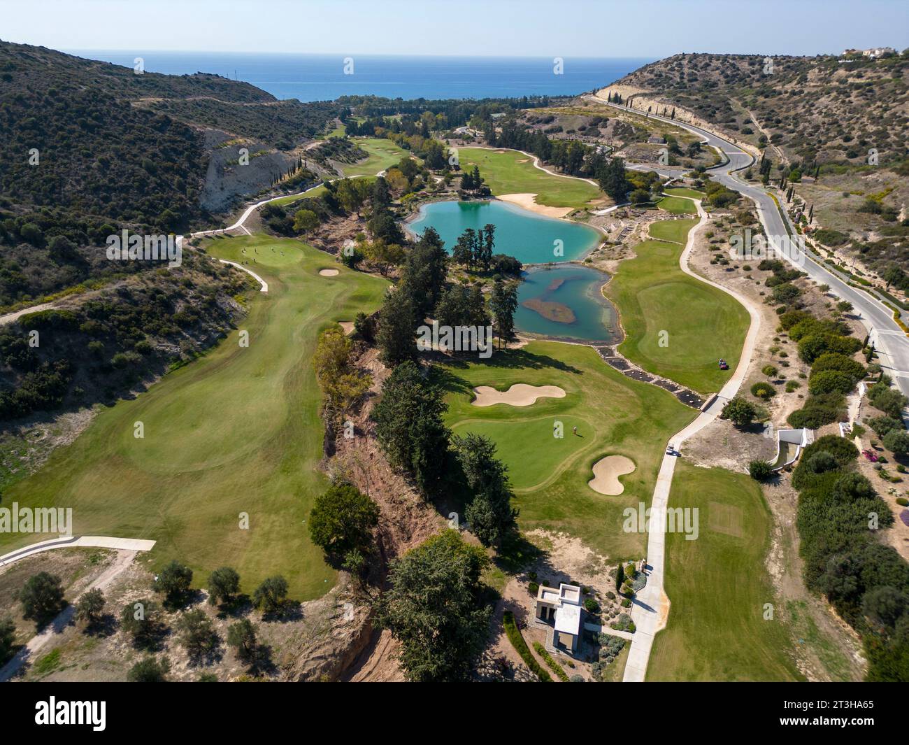 Drohnenblick auf das Secret Valley Golf Resort, Paphos District, Zypern Stockfoto
