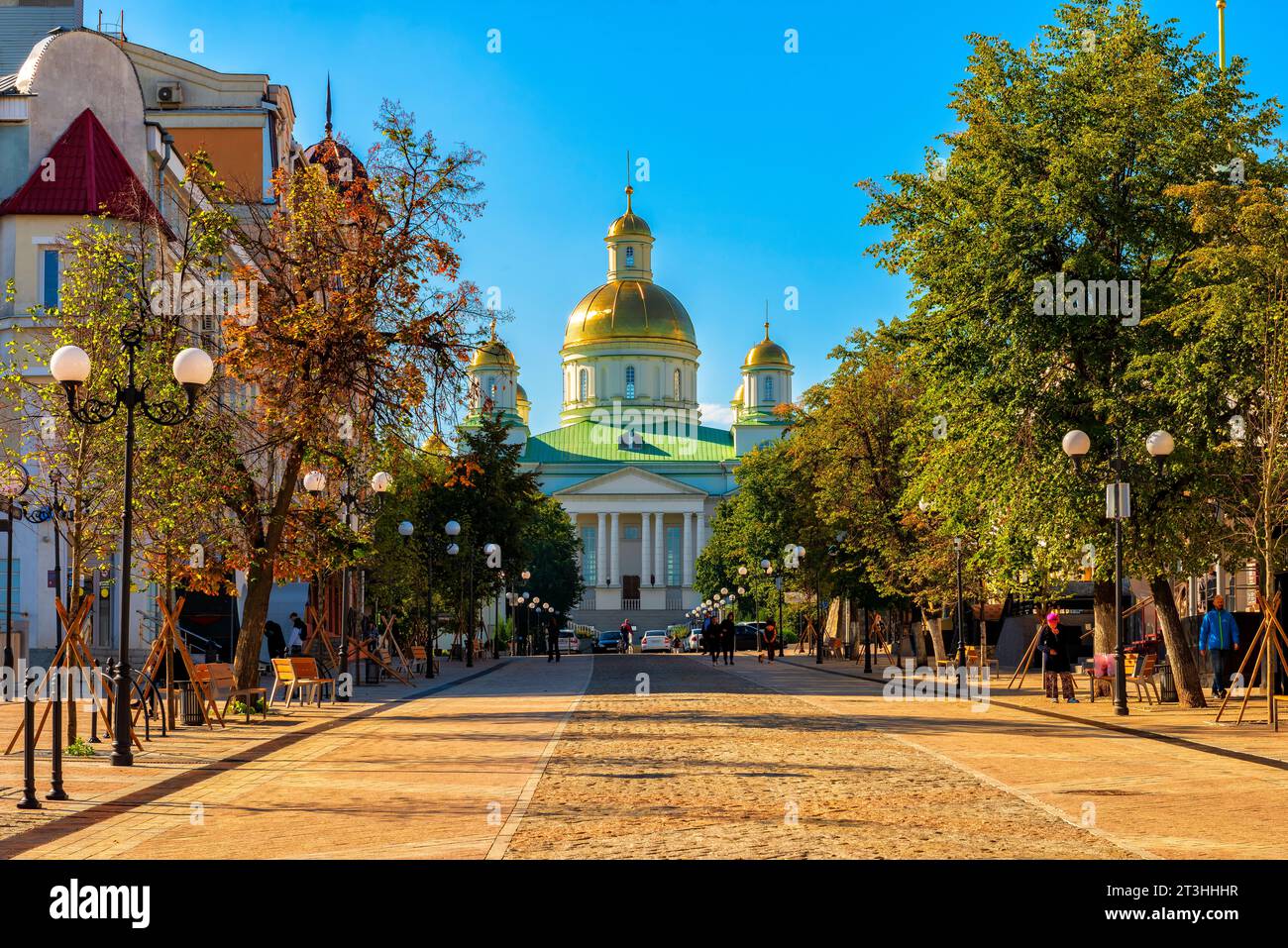 Landschaft der Moskauer Straße und der Spassky-Kathedrale in der Stadt Penza Stockfoto