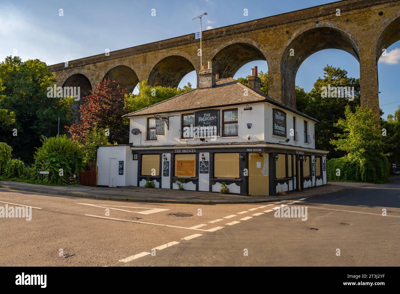 Der Pub The Bridges in South Darenth in der Nähe von Dartford, Kent, wurde geschlossen Stockfoto