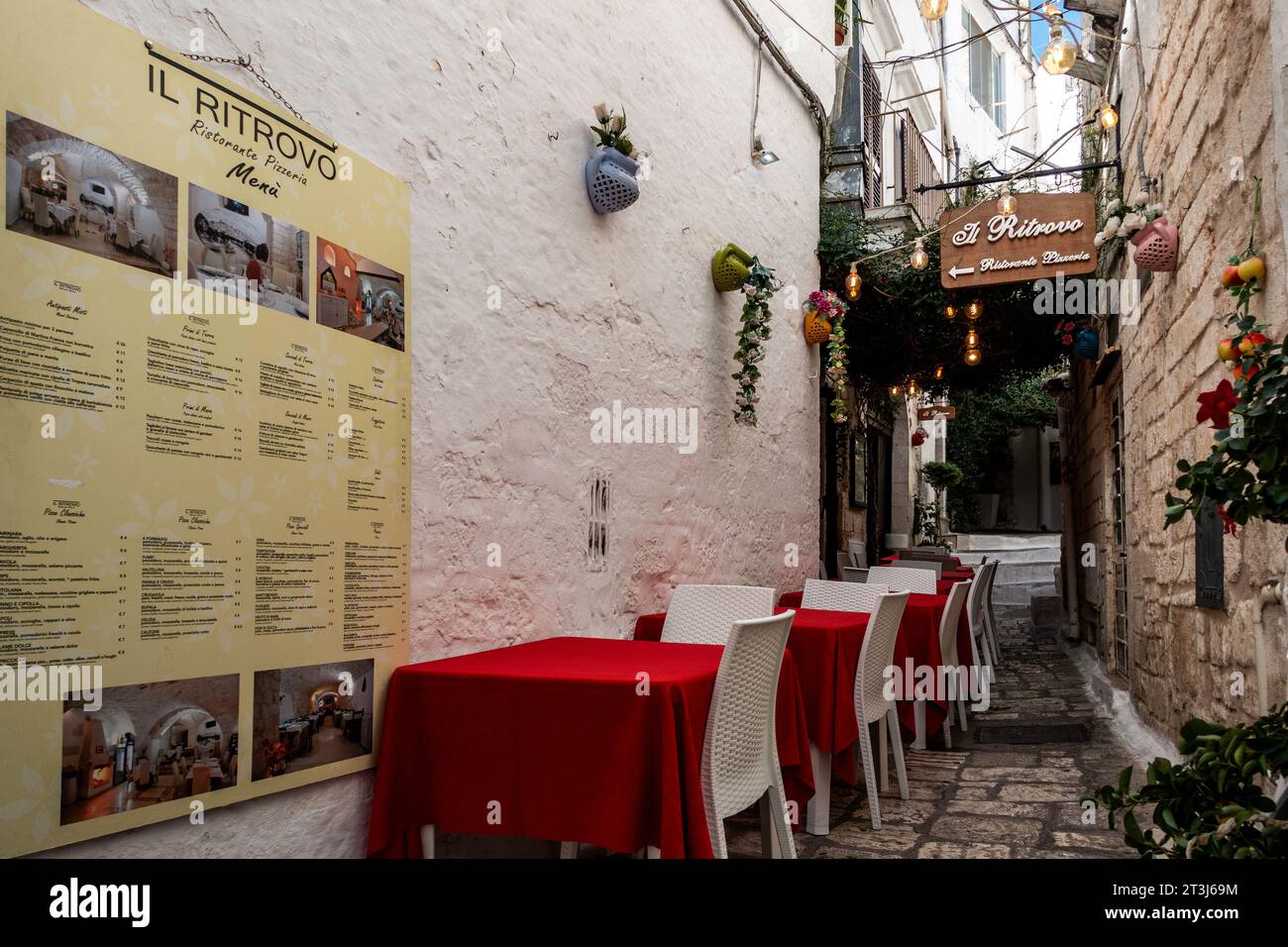 Il Ritrovo, Ein Pizzarestaurant in Ostuni, Italien. Stockfoto