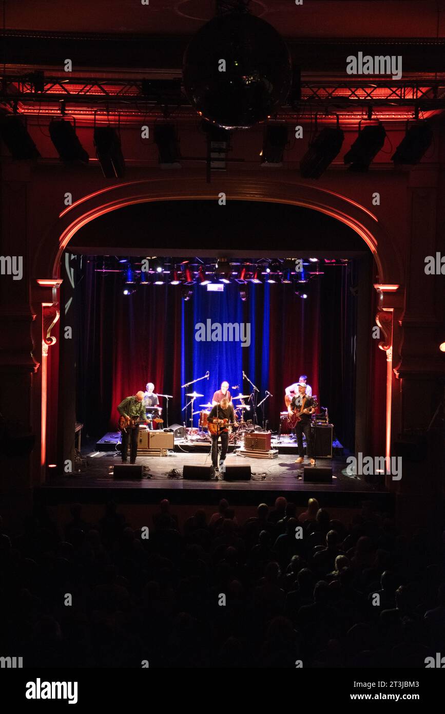 Die schottische Alternative-Rock-Band Teenage Fanclub trat im Heimathafen Neukölln in Berlin auf. Stockfoto