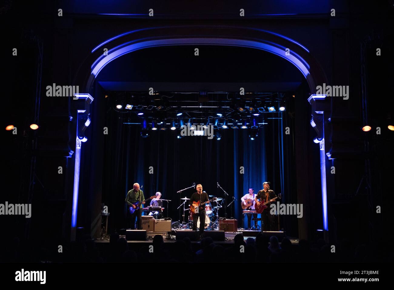 Die schottische Alternative-Rock-Band Teenage Fanclub trat im Heimathafen Neukölln in Berlin auf. Stockfoto