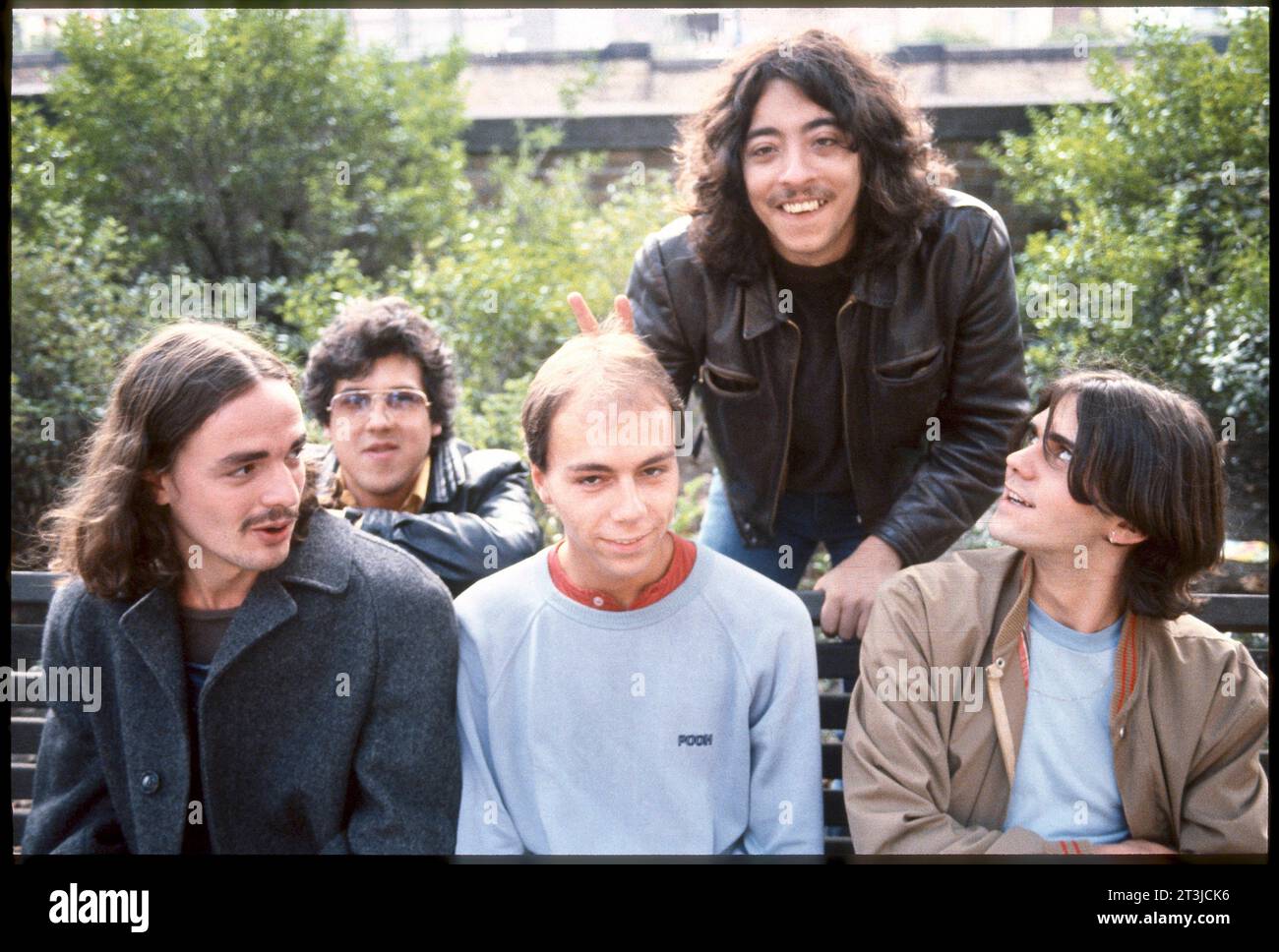 1982: Marcus Davy Keys, Johann Bebi Stojka dr, Peter Legat git, Harri Stojka, Bertl Pistracherb Fotos: Leopold NEKULA/VIENNAREPORT e. U. âÖï im Fokus: Harri STOJKA 1. August 1982, Wien . âï https://turflix.com/film/gypsy-spirit-harri-stojka-eine-reise-81471067 . Gaudi mit Harri Stojka Express . KODAK 5074 . NIKON Super Coolscan 5000 ED. VueScan 5 . SCLNVR . Z101000079 251023 01FB . NEKULA Classics i - Bilder aus meinem reichhaltigen Fundus an Persönlichkeiten und Ereignisse der Zeitgeschichte Infos: https://de.wikipedia.org/wiki/Harri Stojka https://www.musiklexikon.ac.at/ml/musik S/S Stockfoto