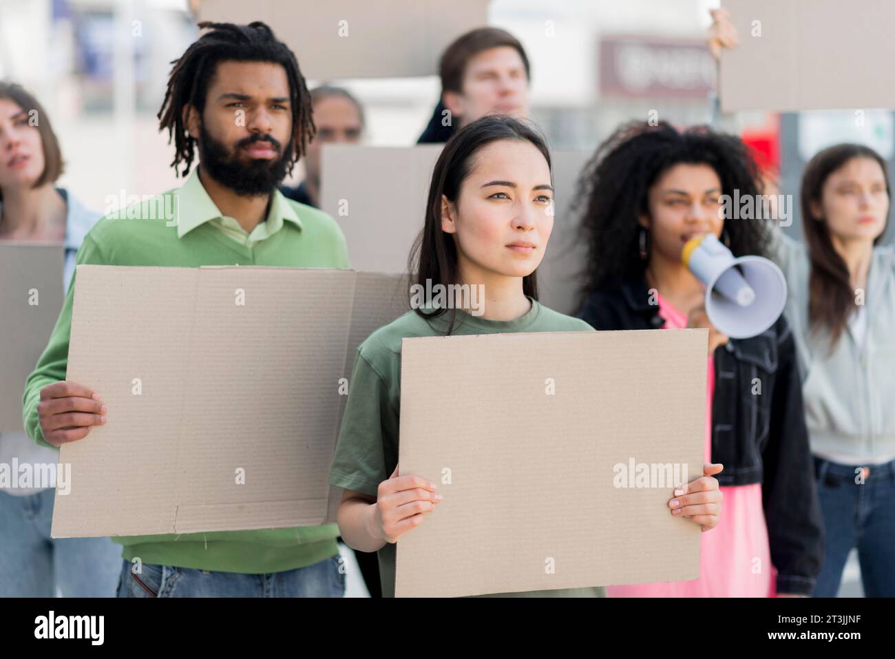 Widersprüchliche Leute protestieren zusammen Stockfoto