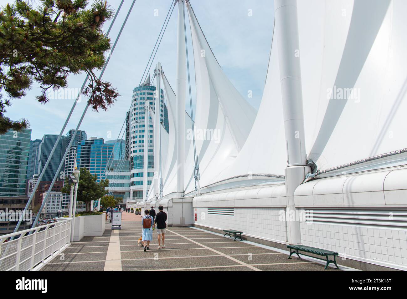 Stadtbild von Canada Place. Canada Place ist ein Mehrzweckgebäude am Burrard Inlet in Vancouver, BC, Kanada Stockfoto