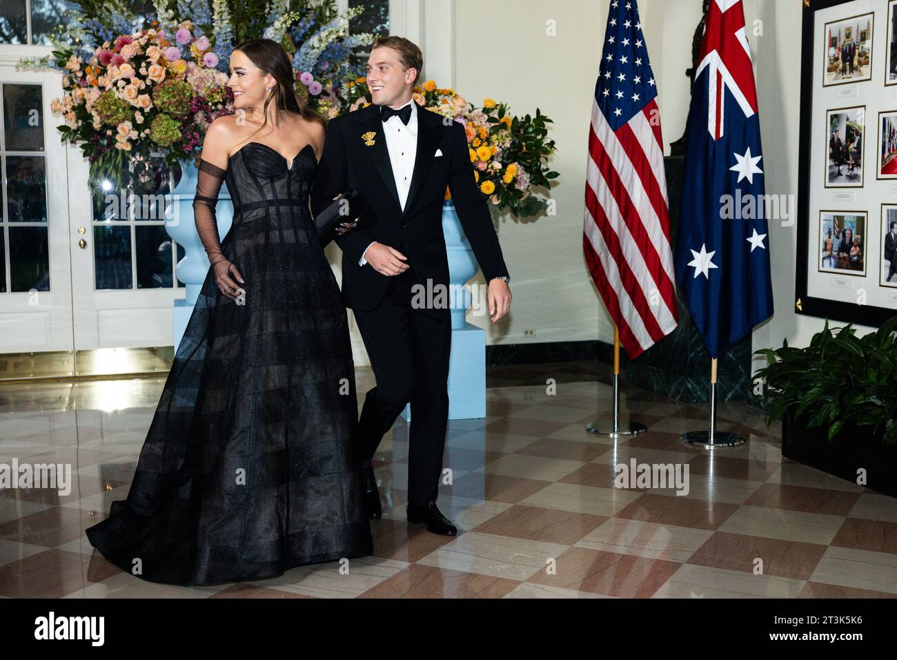 Washington, USA. Februar 2019. Naomi Biden und Peter Neal kommen am 25. Oktober 2023 zum Staatsessen zu Ehren des australischen Premierministers Anthony Albanese im Weißen Haus in Washington an. Foto: Tierney Cross/Pool/SIPA USA Credit: SIPA USA/Alamy Live News Stockfoto