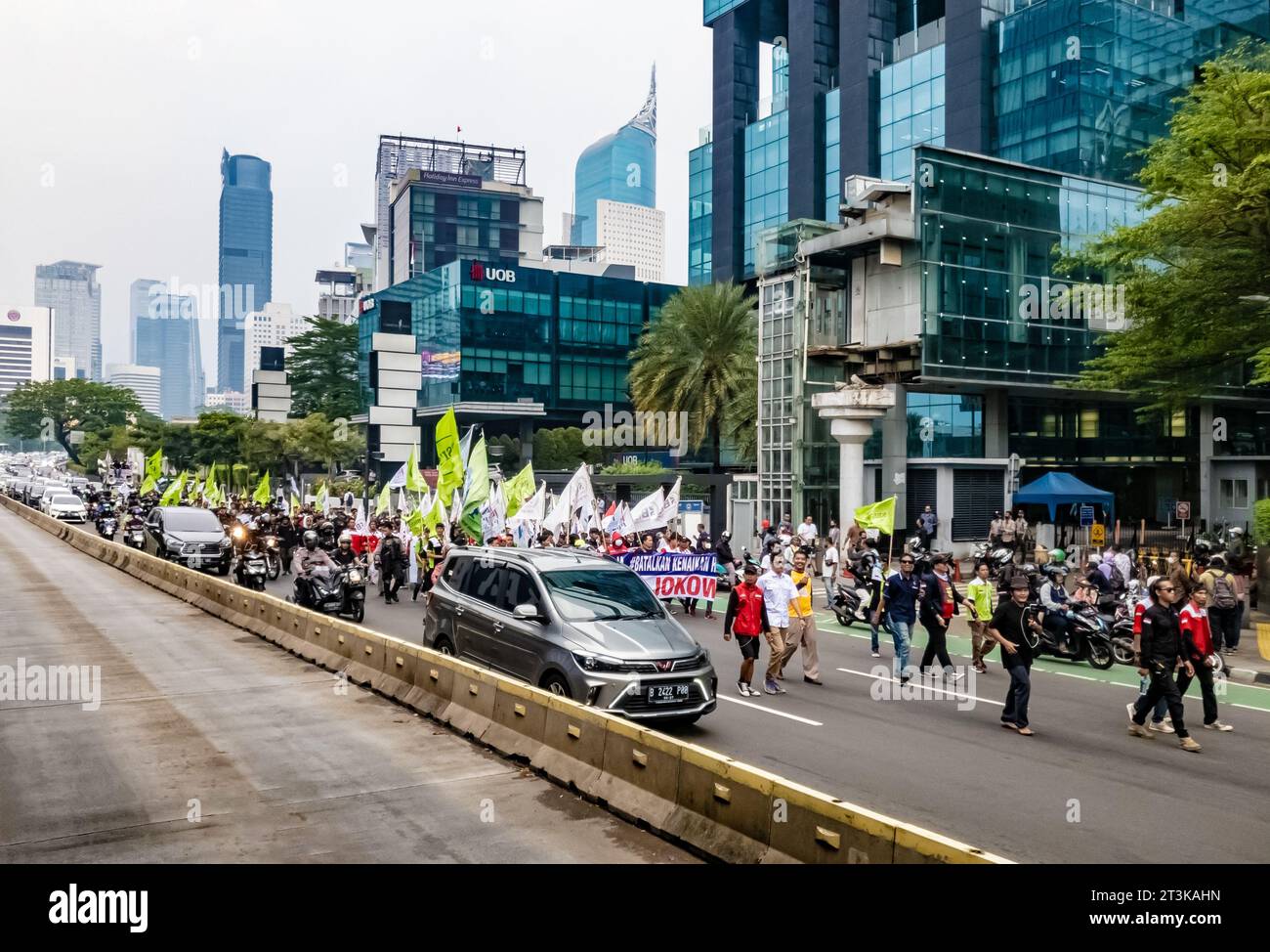 Jakarta, Indonesien - 22. September 2022: Demonstration oder Protest in Jakarta gegen das Omnibus-Gesetz oder den Job Creation Act oder UU Cipta kerja. Stockfoto