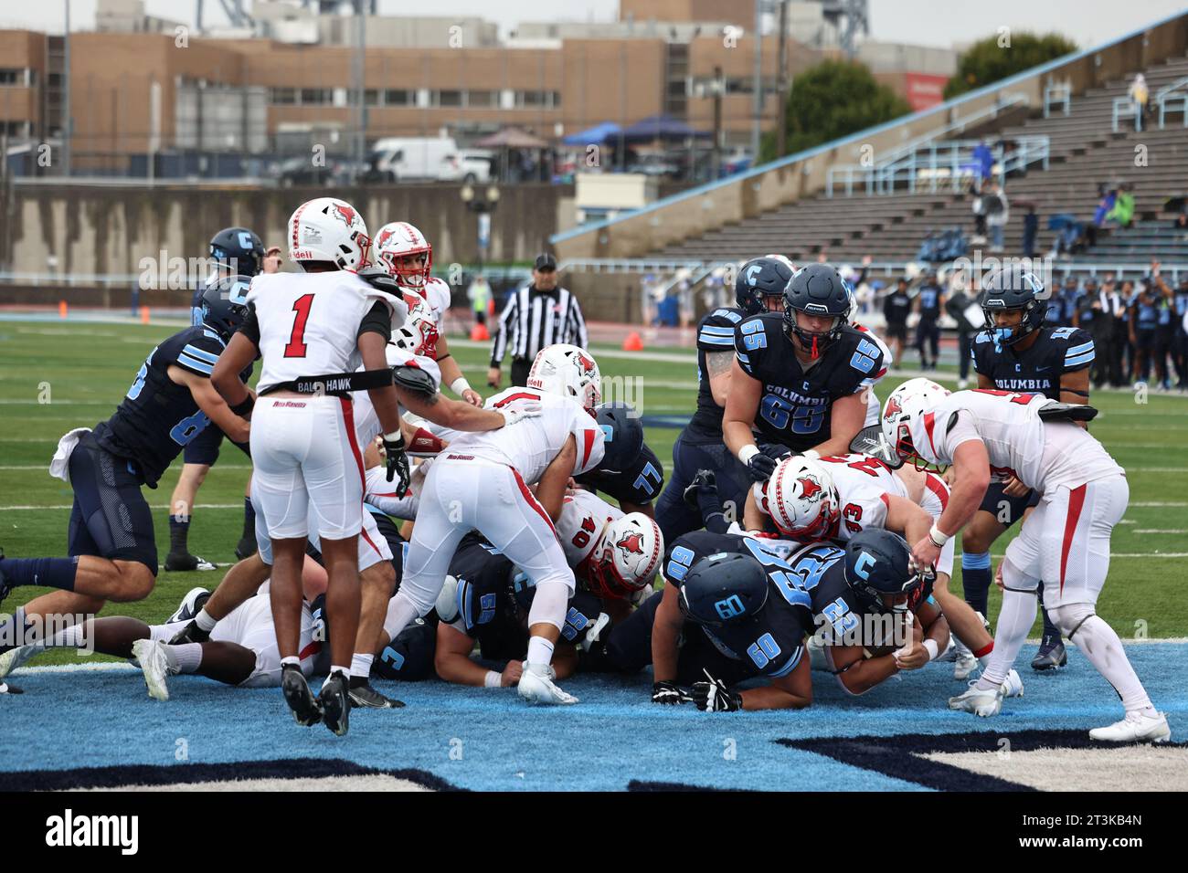 Columbia Lions Running Back Ty'son Edwards #22 erzielt einen Touchdown während der Action im NCAA-Football-Spiel gegen die Marist Red Foxes im Robert K. Kraft Field im Lawrence A. Wien Stadium in New York, New York, Samstag, 7. Oktober 2023. (Foto: Gordon Donovan) Stockfoto