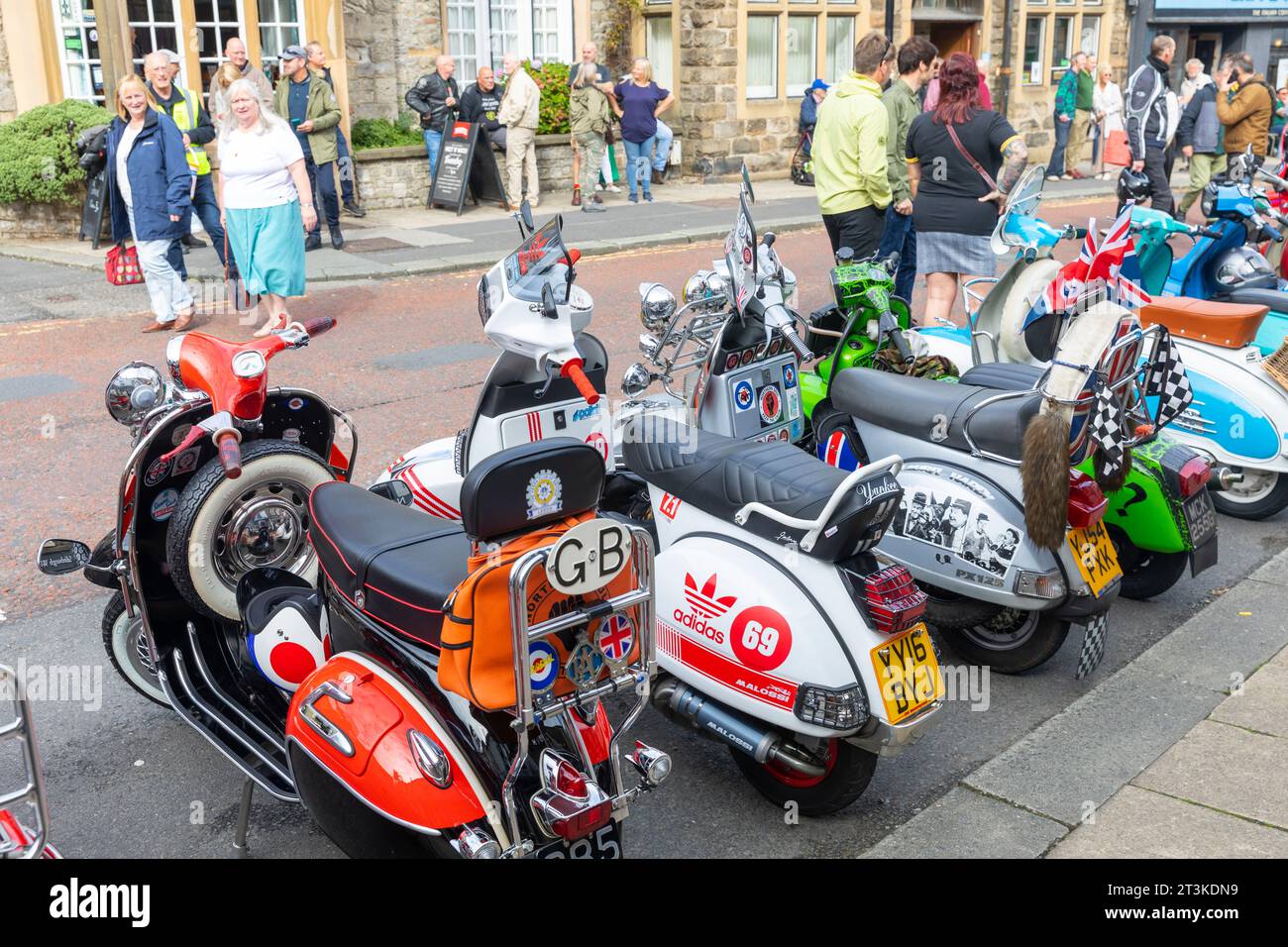 Clitheroe Lancashire, im Jahr 2023, die jährliche Ribble Valley Scooter Rallye, sah rund 500 Motorroller bei der 3-Tage-Rallye in England, Großbritannien im September 2023. Stockfoto