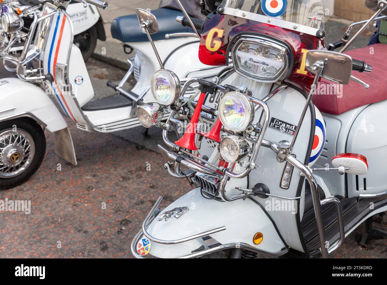 Clitheroe Lancashire, im Jahr 2023, die jährliche Ribble Valley Scooter Rallye, sah rund 500 Motorroller bei der 3-Tage-Rallye in England, Großbritannien im September 2023. Stockfoto