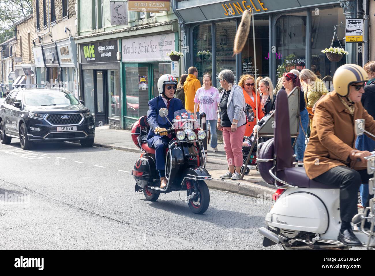 Clitheroe Lancashire, im Jahr 2023, die jährliche Ribble Valley Scooter Rallye, sah rund 500 Motorroller bei der 3-Tage-Rallye in England, Großbritannien im September 2023. Stockfoto