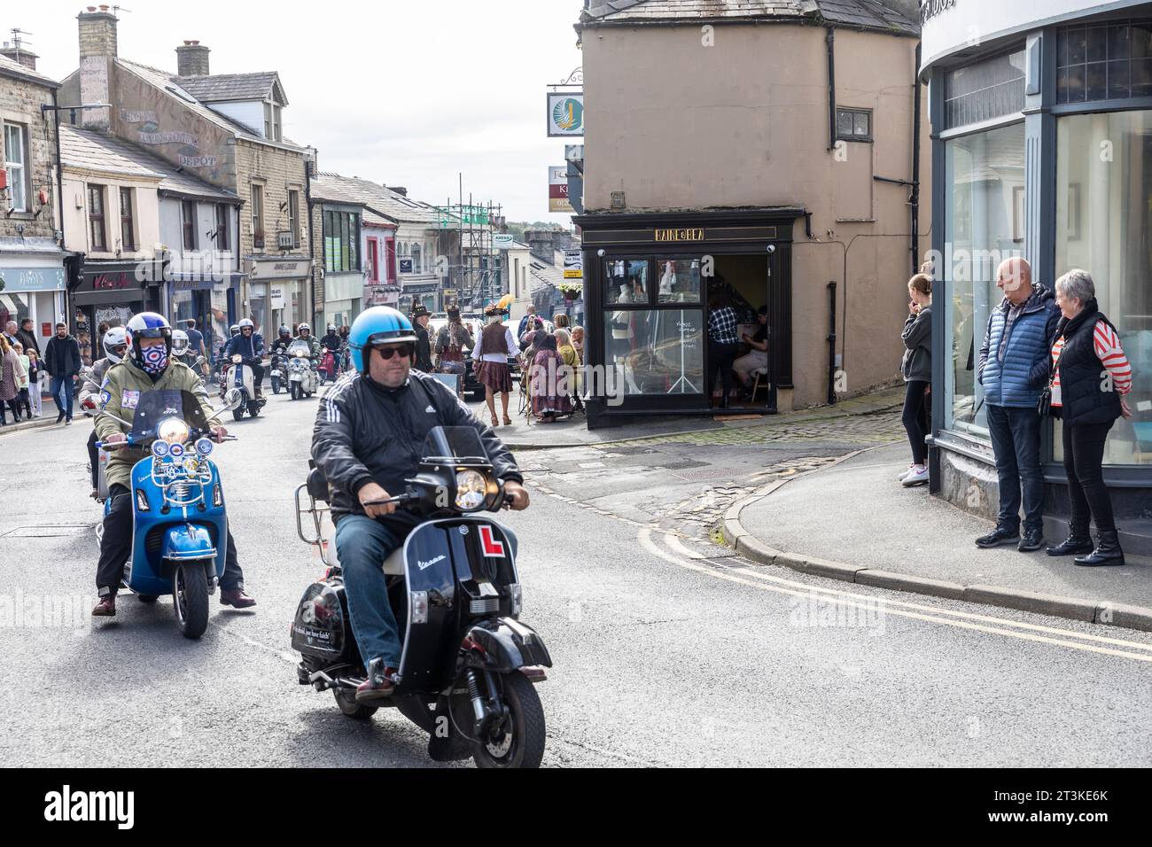 Clitheroe Lancashire, im Jahr 2023, die jährliche Ribble Valley Scooter Rallye, sah rund 500 Motorroller bei der 3-Tage-Rallye in England, Großbritannien im September 2023. Stockfoto
