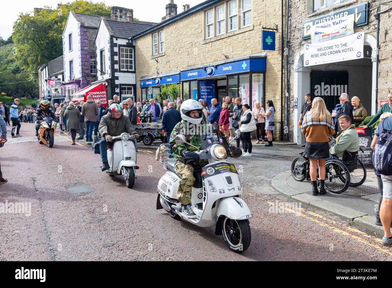 Clitheroe Lancashire, im Jahr 2023, die jährliche Ribble Valley Scooter Rallye, sah rund 500 Motorroller bei der 3-Tage-Rallye in England, Großbritannien im September 2023. Stockfoto