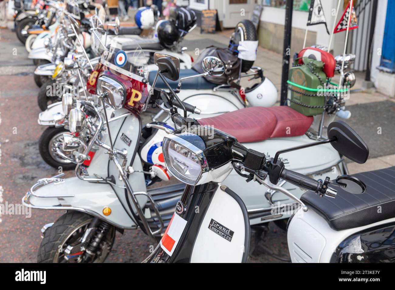 Clitheroe Lancashire, im Jahr 2023, die jährliche Ribble Valley Scooter Rallye, sah rund 500 Motorroller bei der 3-Tage-Rallye in England, Großbritannien im September 2023. Stockfoto
