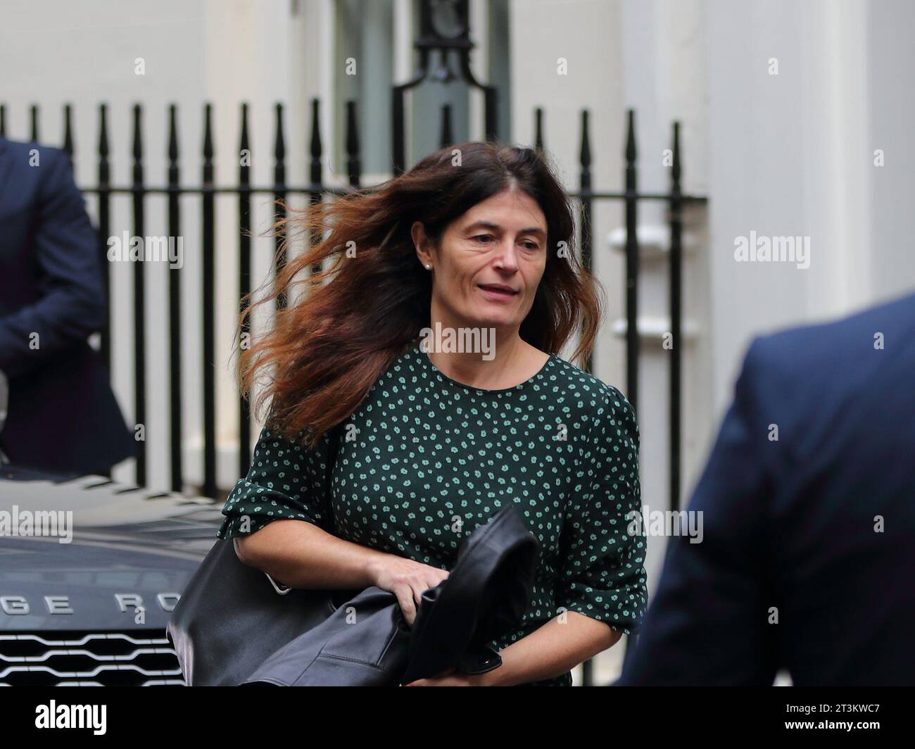 London, Großbritannien, 25. Oktober 2023, Lisa Lovering, Sonderberaterin und Operationsleiterin des Premierministers Rishi Sunak, wird in der Downing Street gesehen. Stockfoto