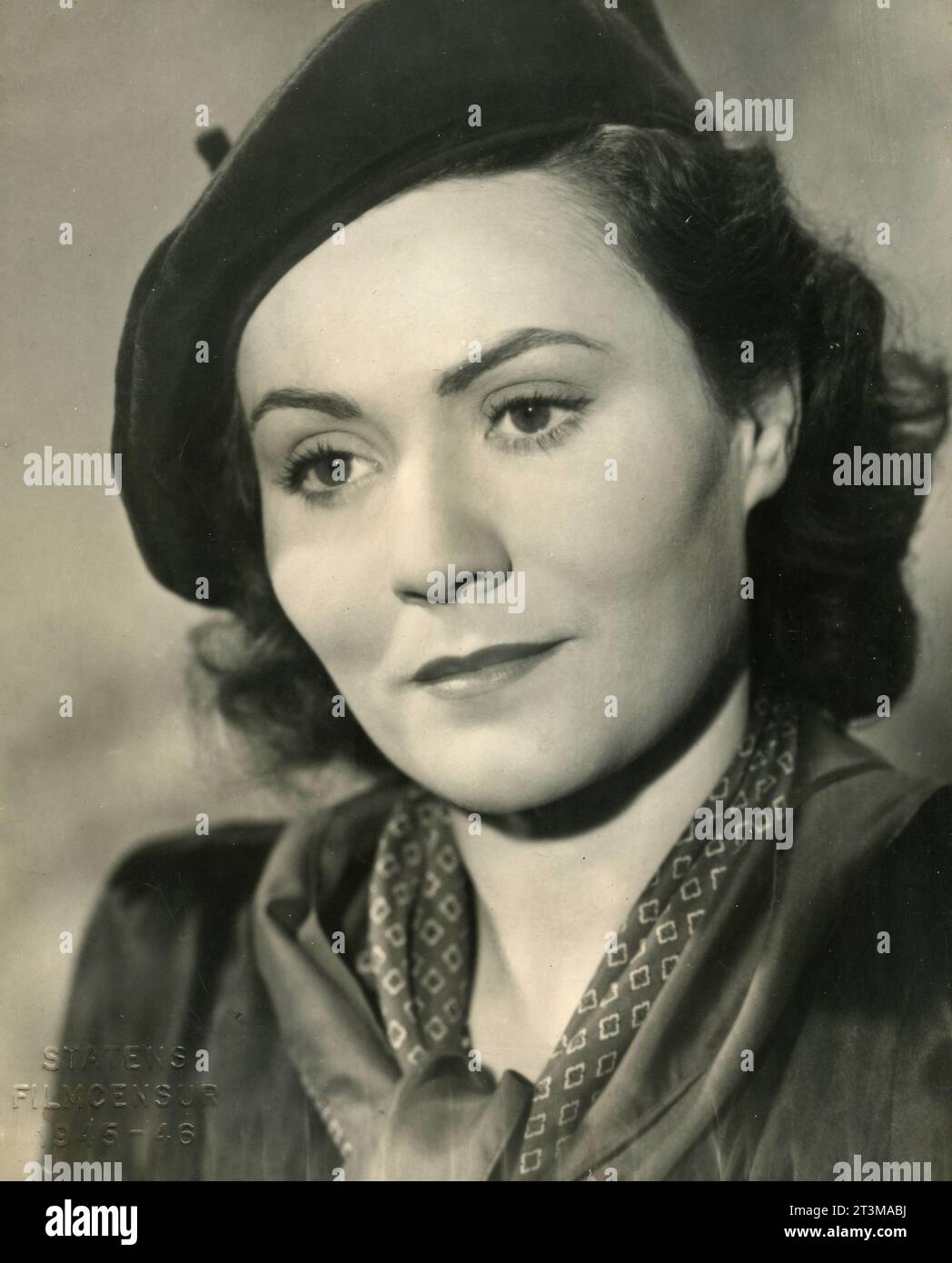 Die dänische Schauspielerin Elsa Kourani in dem Film Lykke Paa Rejsen