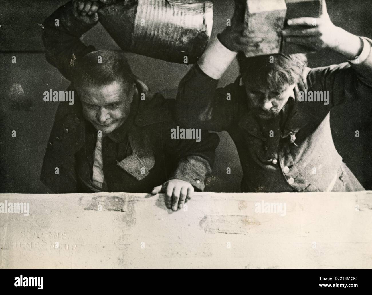 Der dänische Schauspieler Harald Madsen und Carl Schenstrøm in dem Kurzfilm FY & BI We're Coming Back, Dänemark 1922 Stockfoto Der dänische Schauspieler Harald Madsen und Carl Schenstrøm in dem Kurzfilm FY & BI We're Coming Back, Dänemark 1922 Stockfoto