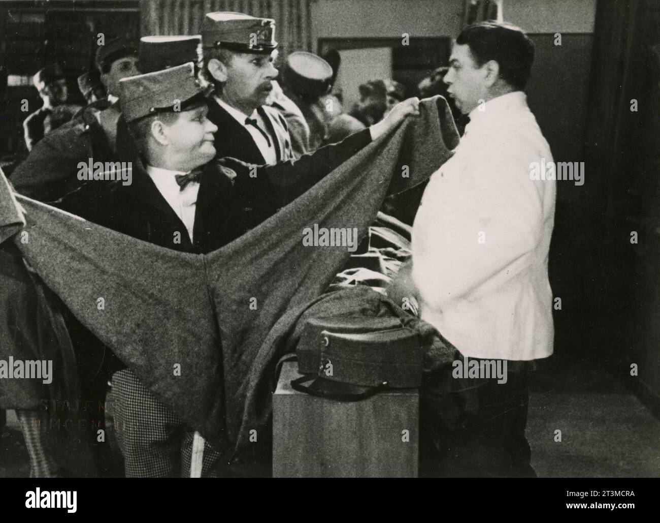 Der dänische Schauspieler Harald Madsen und Carl Schenstrøm in dem Kurzfilm FY & BI We're Coming Back, Dänemark 1922 Stockfoto
