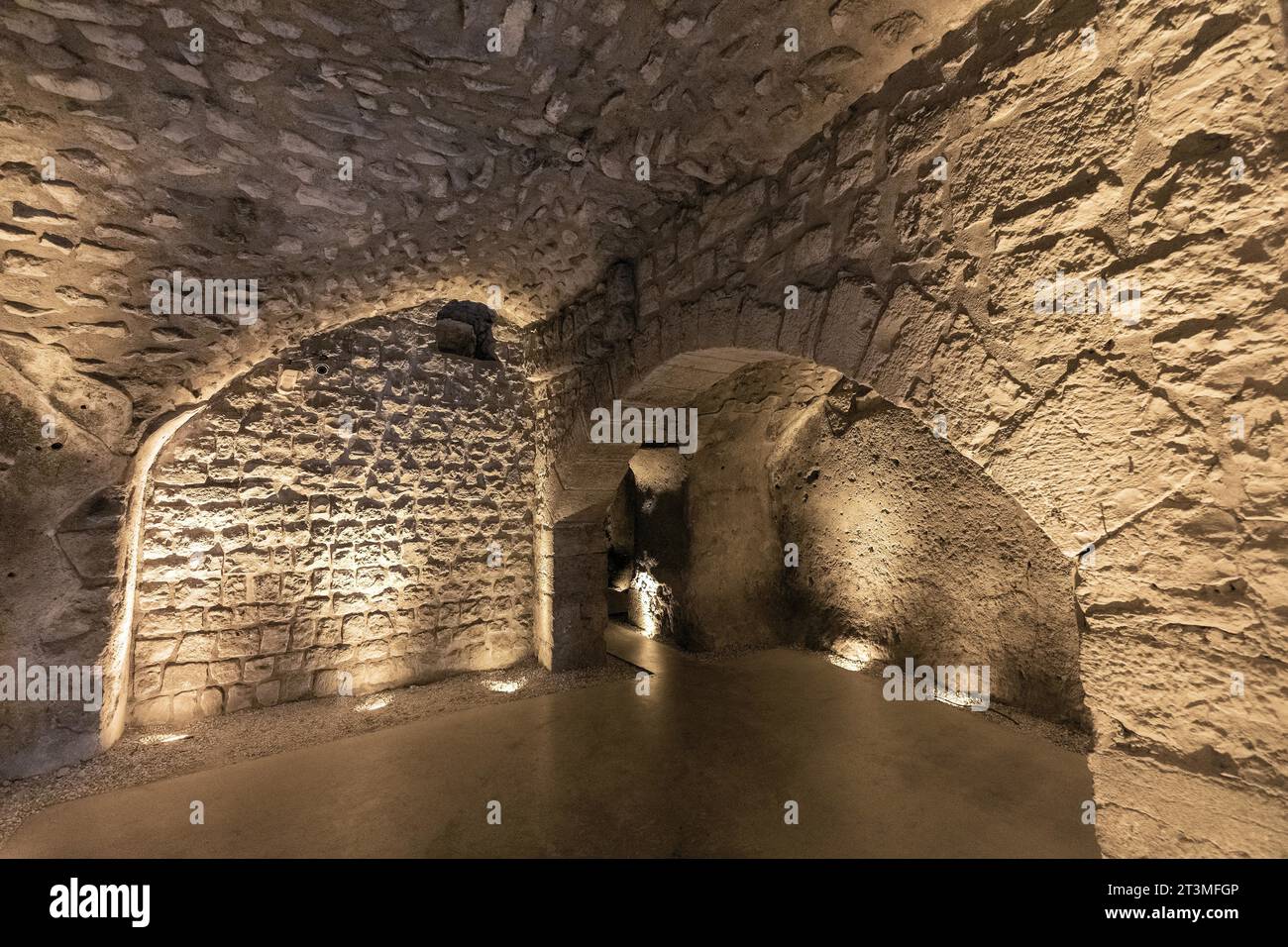 Jerusalem, Israel - 13. Oktober 2017: Unterirdischer Tunnel der Westmauer mit großer Passage entlang der Mauern des Tempelbergs in der Altstadt von Jerusalem Stockfoto