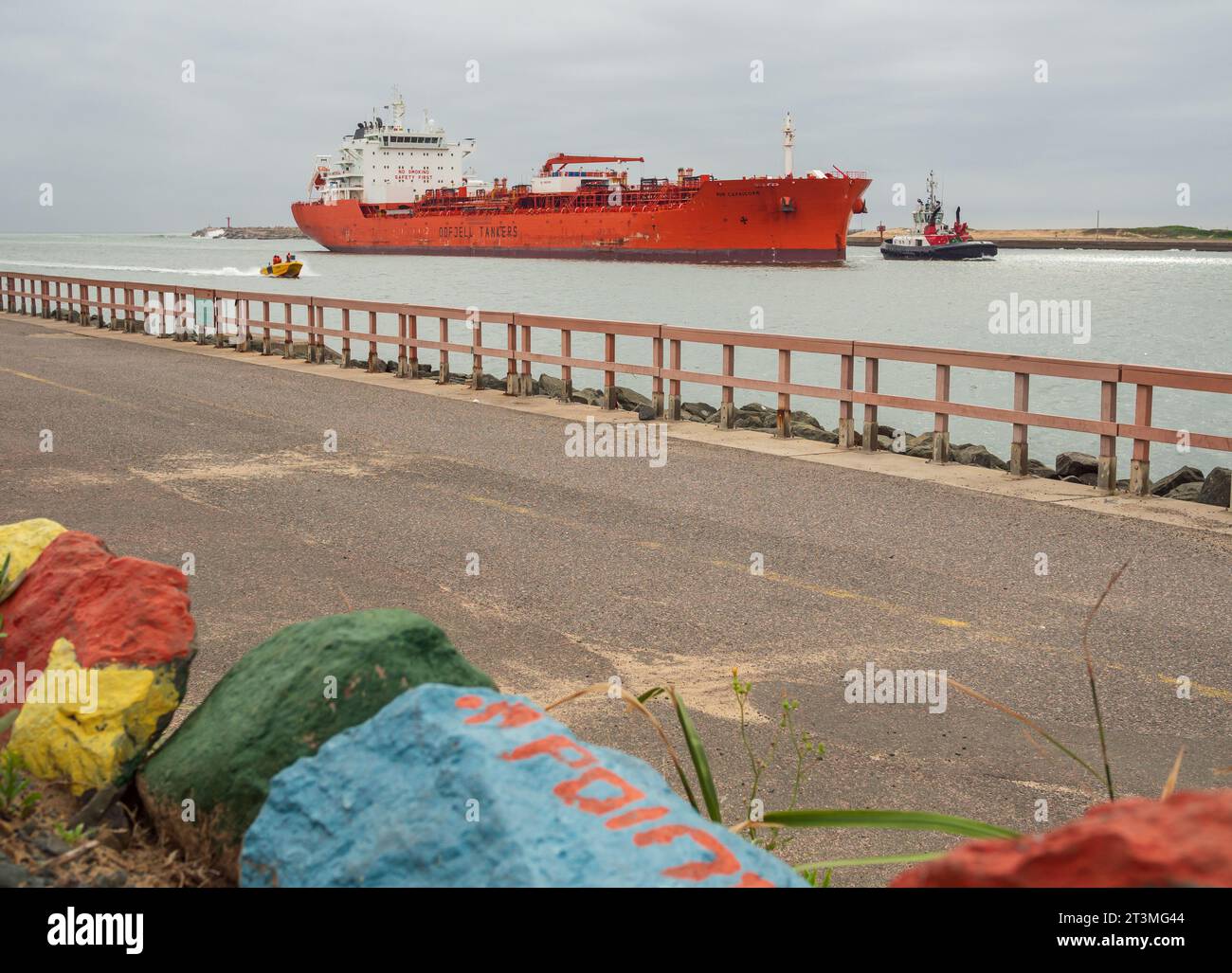 CAPRICOR ist ein Tanker für Chemikalien und Öl, der an einem frühen Sommermorgen im Hafen von Durban eintrifft. Stockfoto