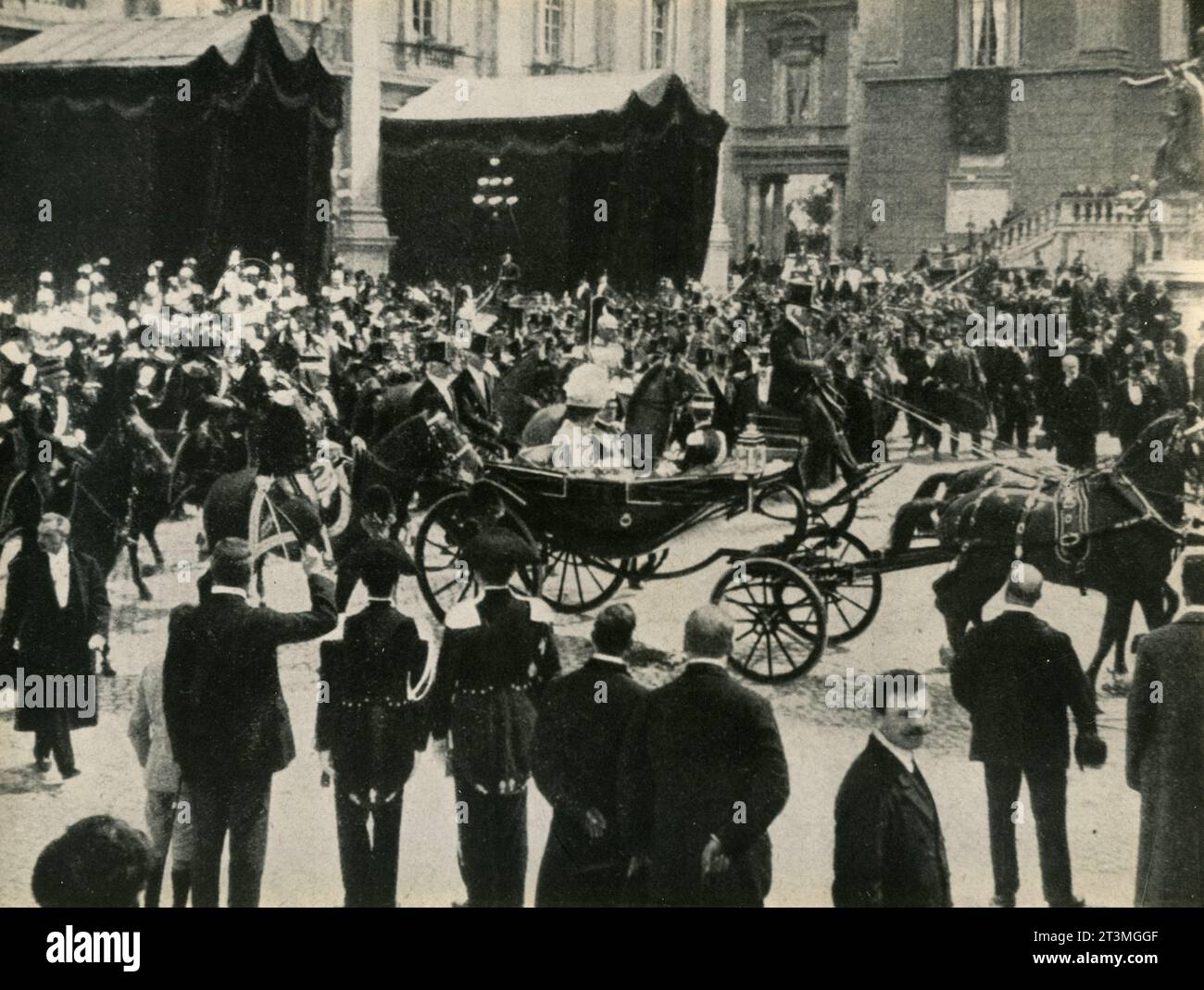 Die italienische Königsfamilie von Victor Emmanuel III. Kommt zum Kapitol, um den 50. Jahrestag der Gründung des Königreichs Italien, Rom 1911, zu feiern Stockfoto