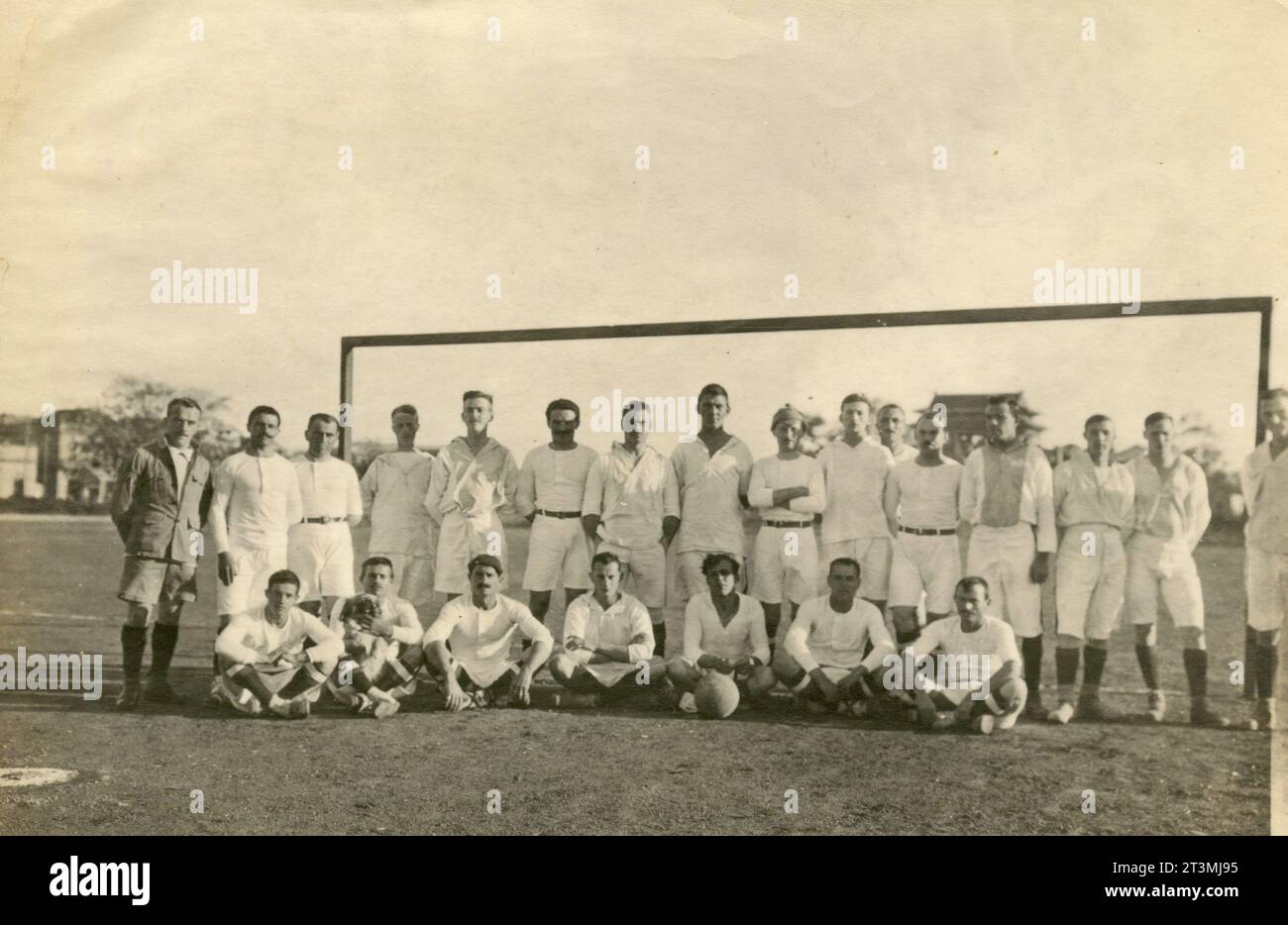Französische und holländische Fußballmannschaften in Beijin, China 1919 Stockfoto