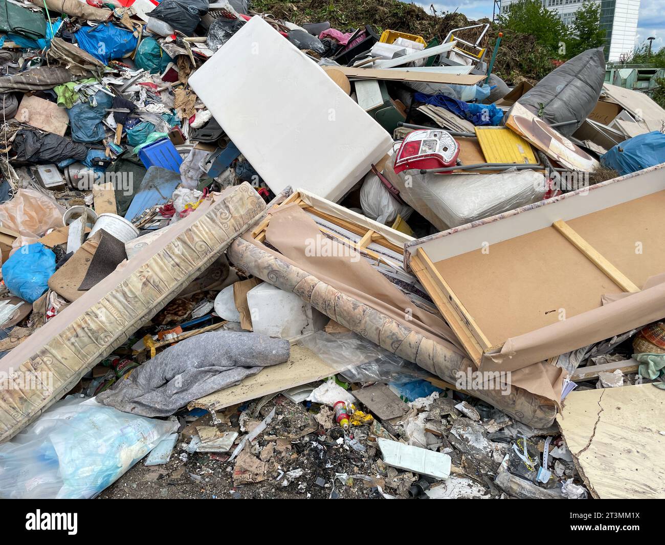 Müllhaufen in einem Recyclingzentrum in der Stadt Stockfoto