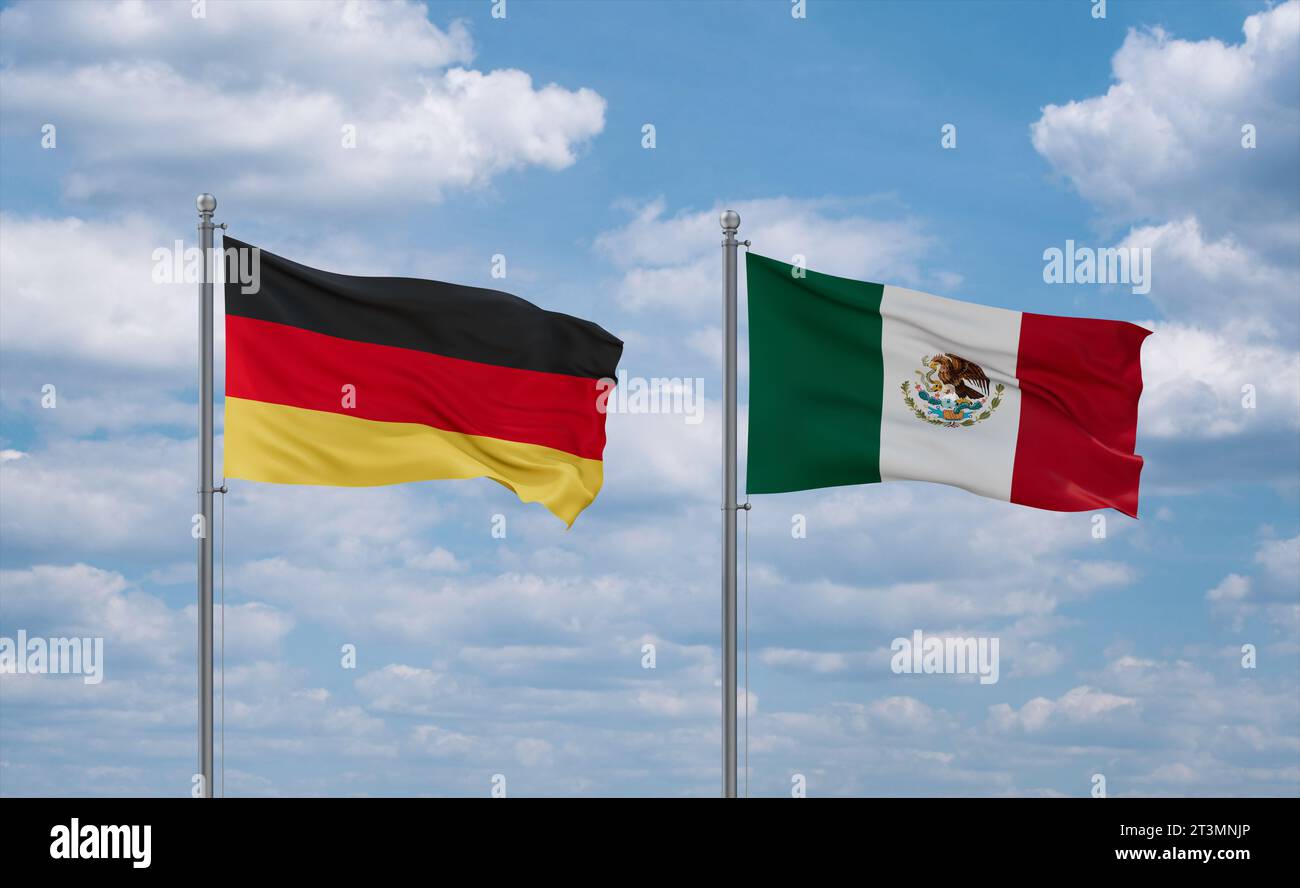 Mexikanische und deutsche Flaggen schwenken zusammen auf blauem bewölktem Himmel, zwei Länder-Beziehungskonzept Stockfoto