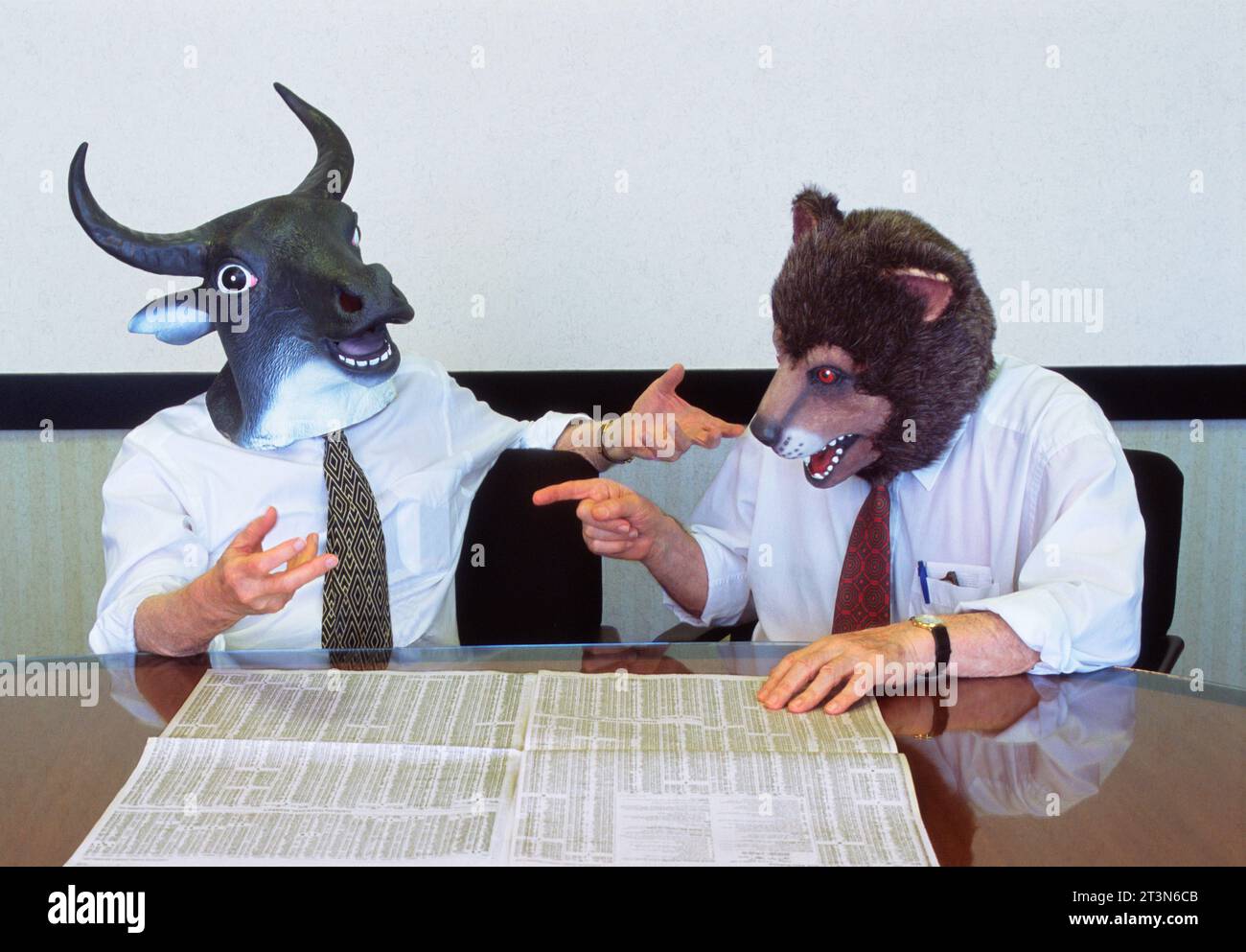 Wall Street Bull und Bear haben finanzielle Gespräche im Büro der Wall Street. Vermögensverwaltung. Marketingstrategie. Börse NYSE USA Stockfoto