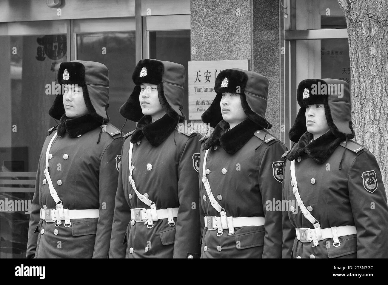 Junge chinesische PLA-Soldaten stehen auf dem Platz des Himmlischen Friedens. Peking, China. Stockfoto