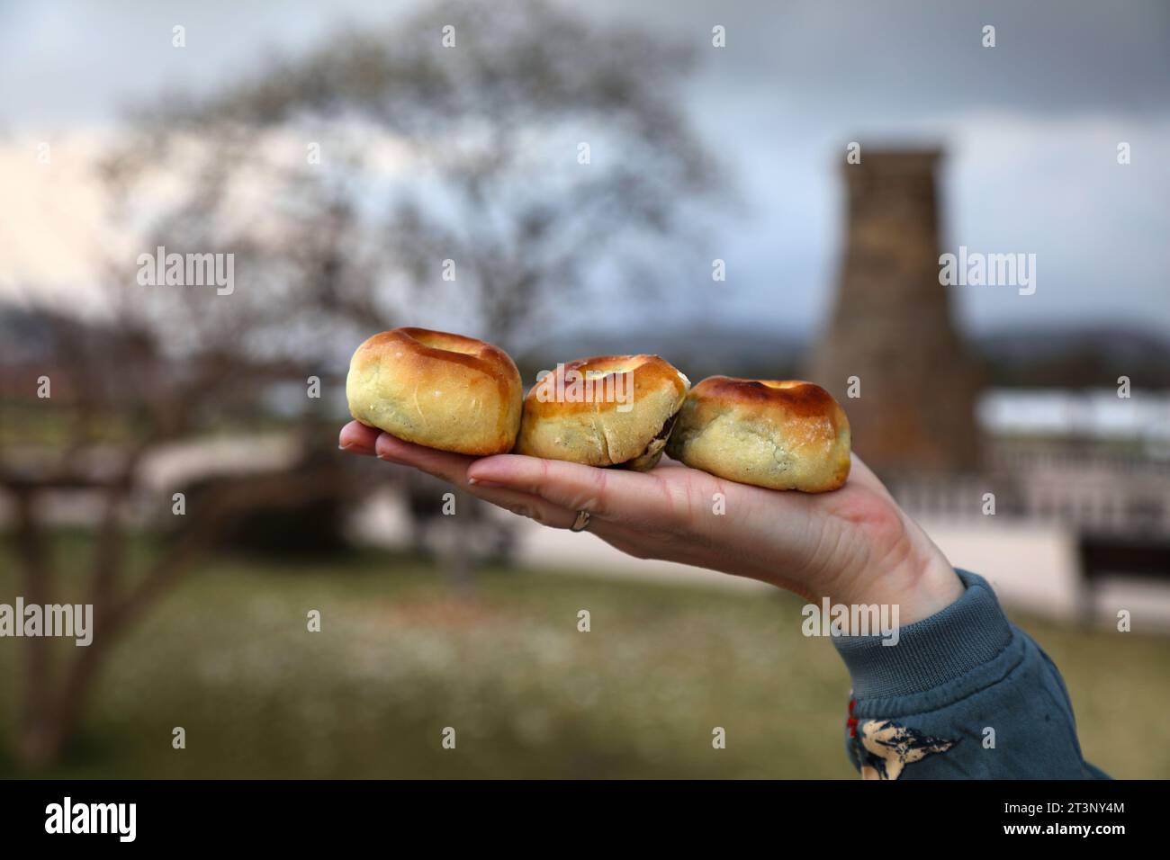 Gyeongju Bread (Hwangnam-ppang): Hier werden lokale Spezialitäten der koreanischen Küche angeboten. Kleines süßes Gebäck mit einer Füllung aus roter Bohnenpaste. Stockfoto