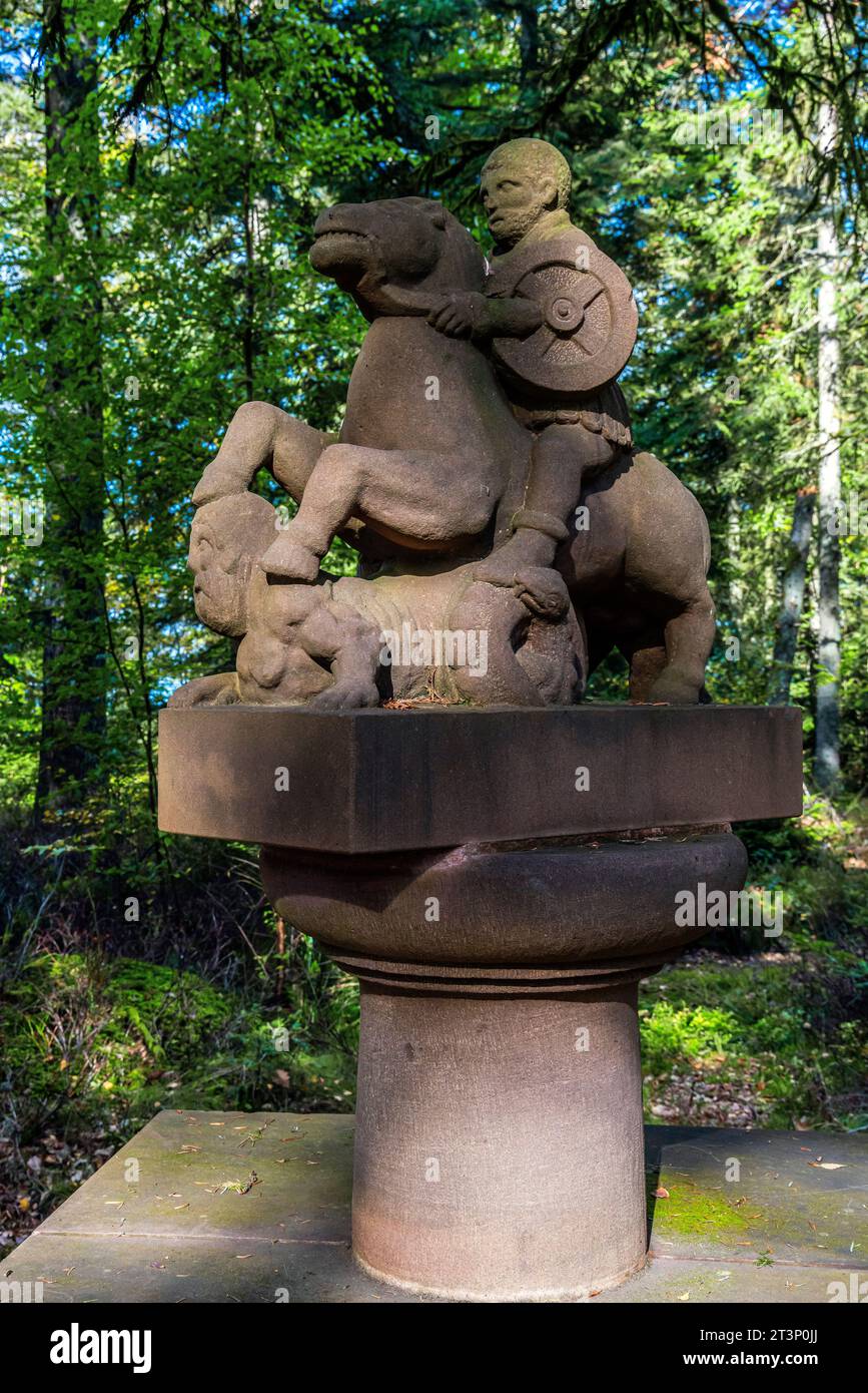 Die Statue des Reiters mit dem Anguipedeat des keltischen Lagers La Bure, eine befestigte Hochburg, die an das Haute-Meurthe-Tal grenzt, Grand-östlich von Fra Stockfoto