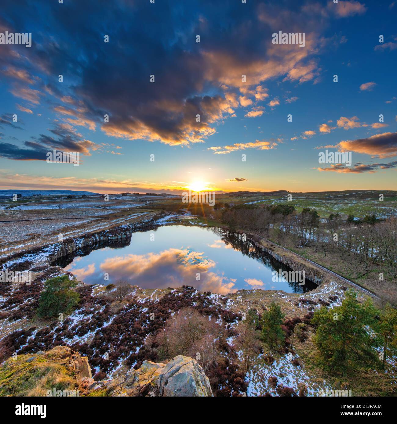 Sonnenuntergang im Winter bei Cawfields am Hadrian's Wall im Northumberland National Park, Northumberland, England, Großbritannien Stockfoto