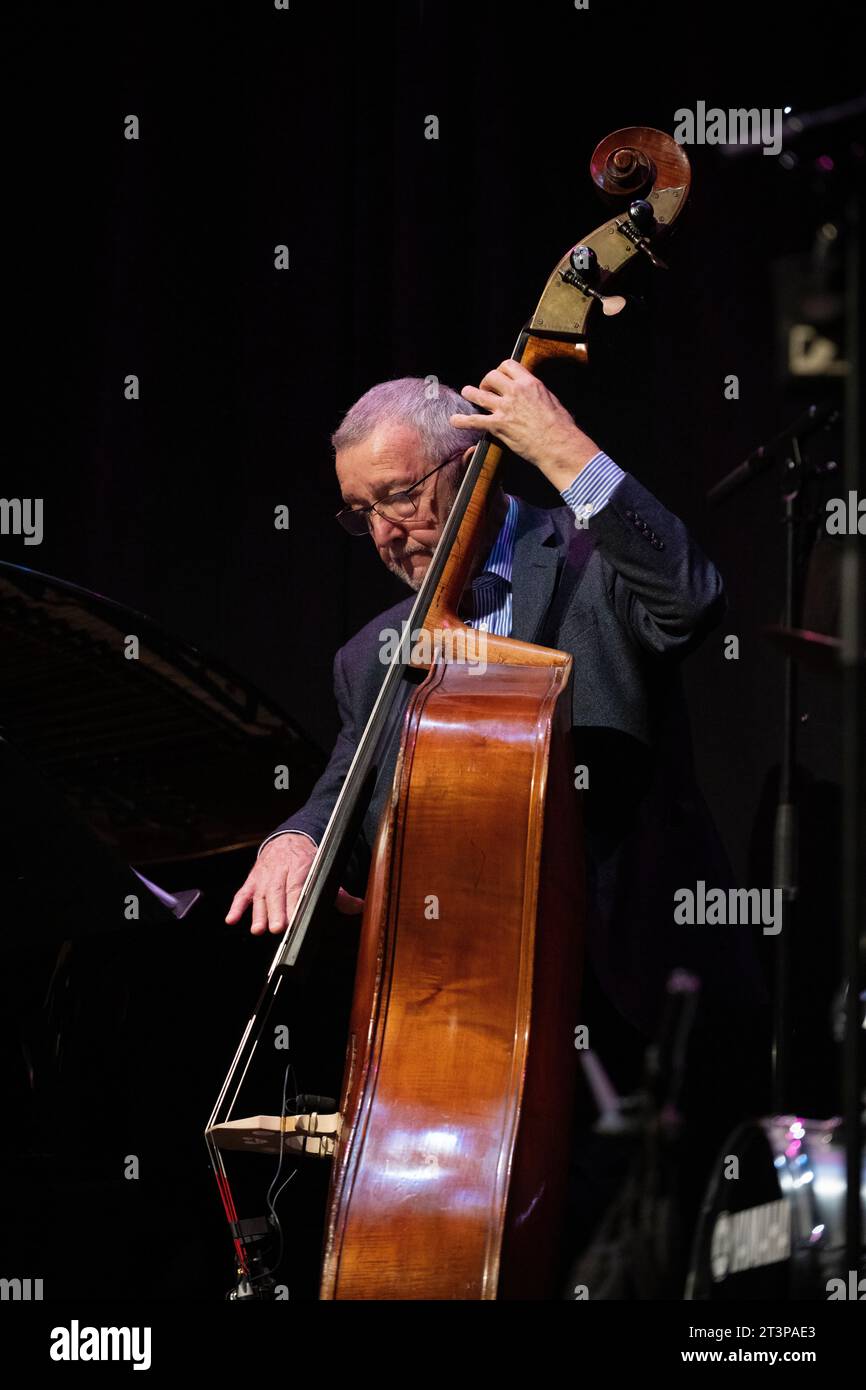 Alex Clarke spielt Tenorsax mit dem Alex Clarke Quartet, dem Scarborough Jazz Festival 2023 Stockfoto